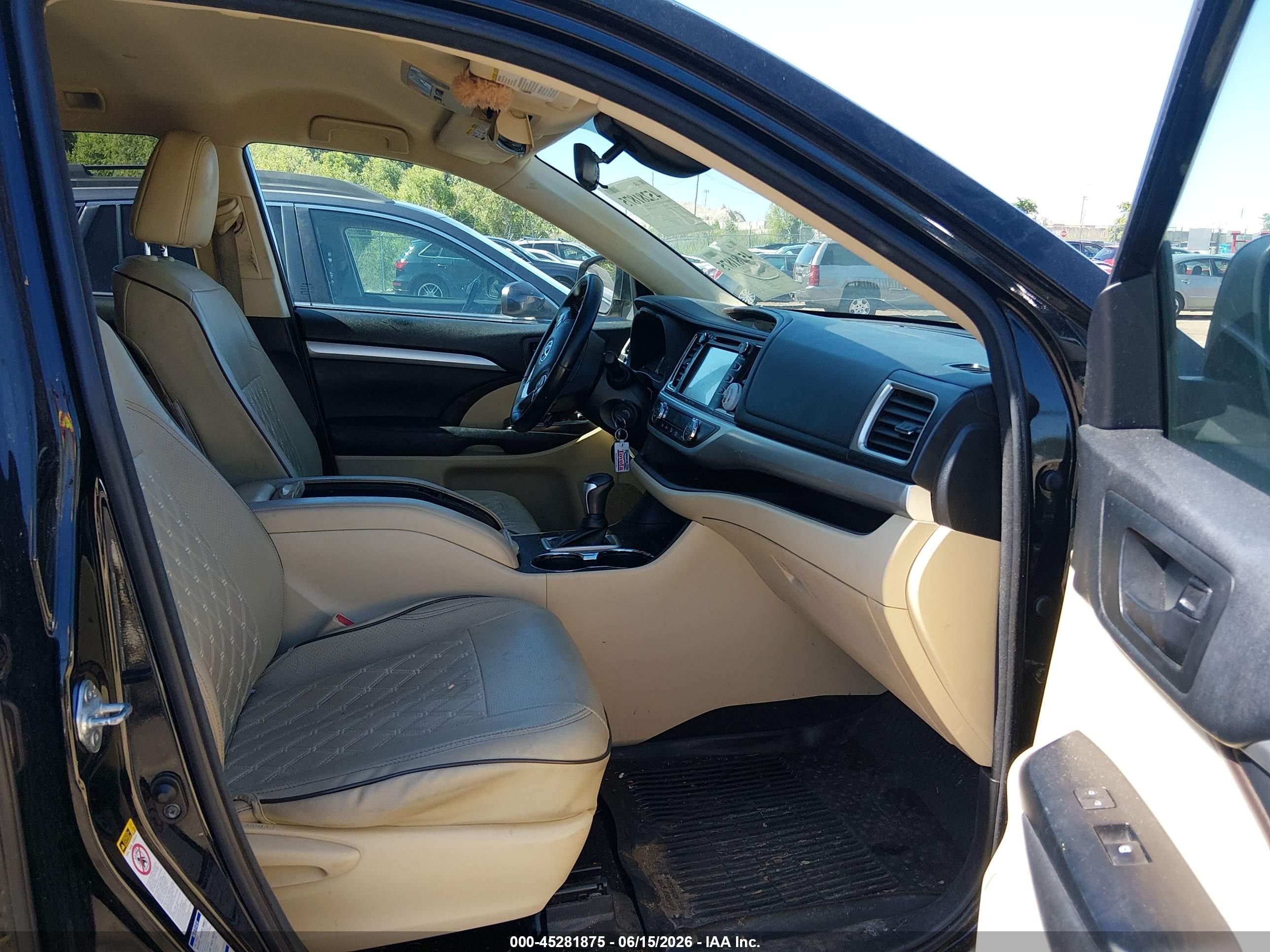 2018 Toyota Highlander Le Plus Black vin: 5TDBZRFH8JS493103