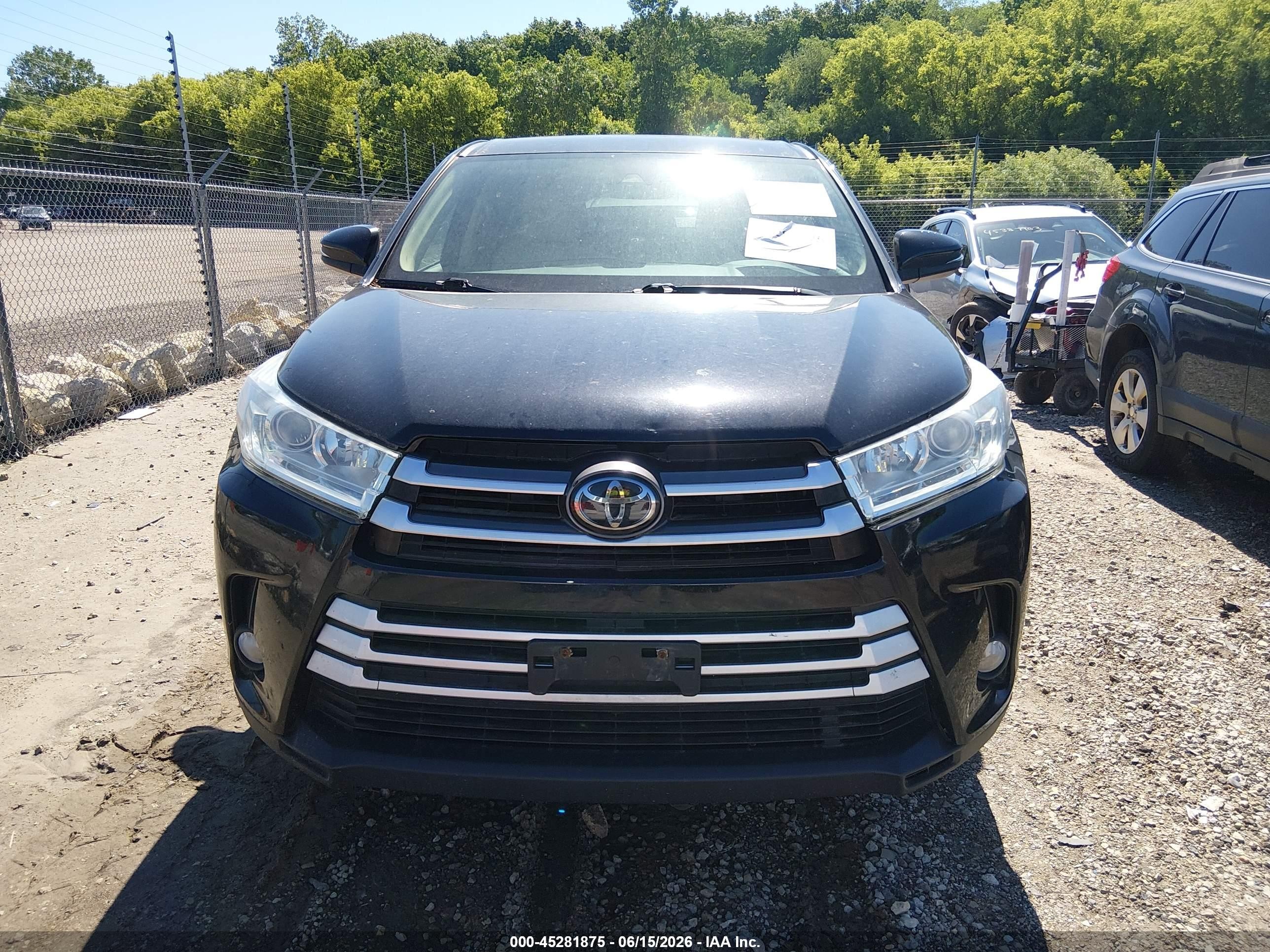 2018 Toyota Highlander Le Plus Black vin: 5TDBZRFH8JS493103