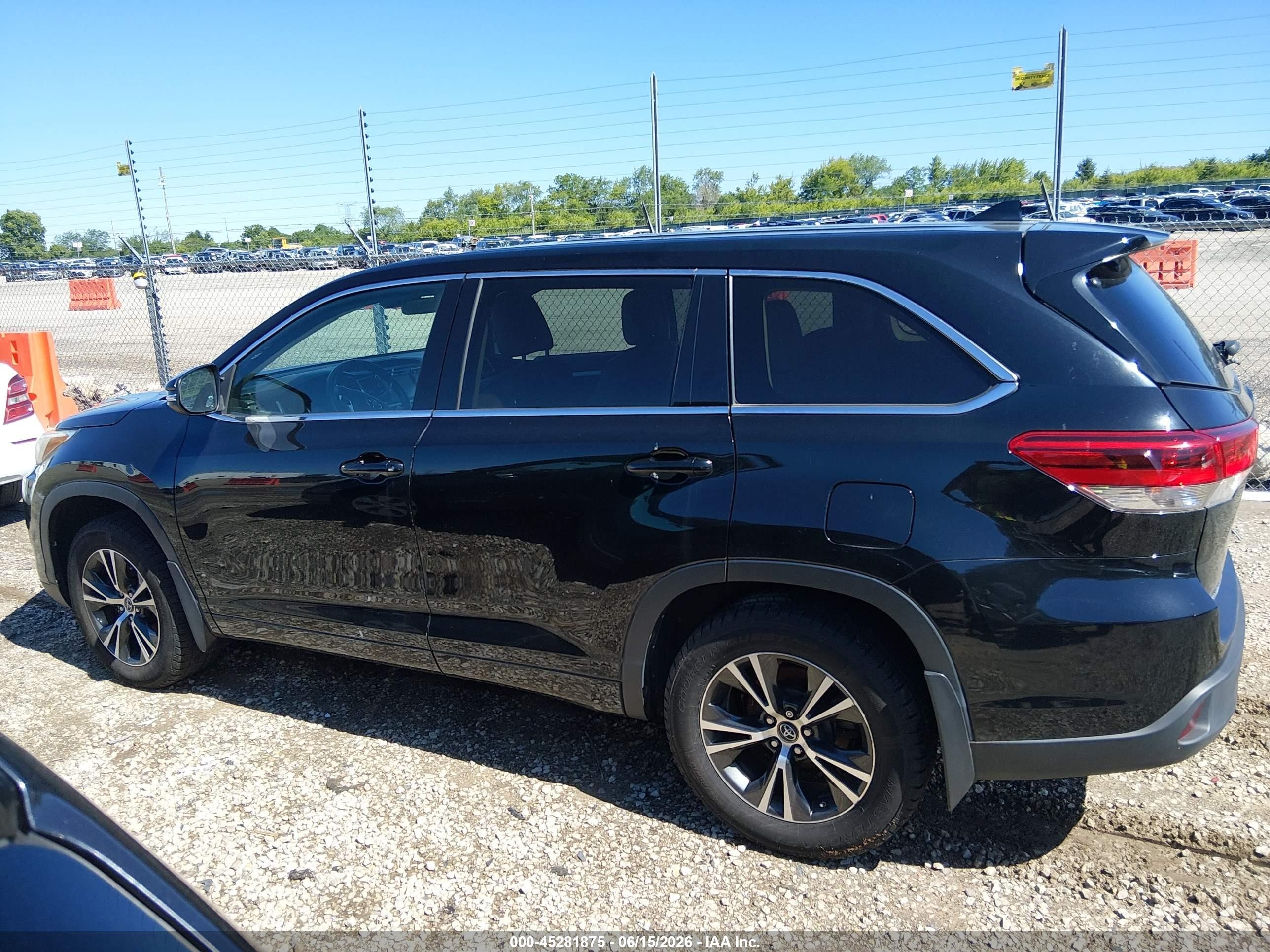 2018 Toyota Highlander Le Plus Black vin: 5TDBZRFH8JS493103