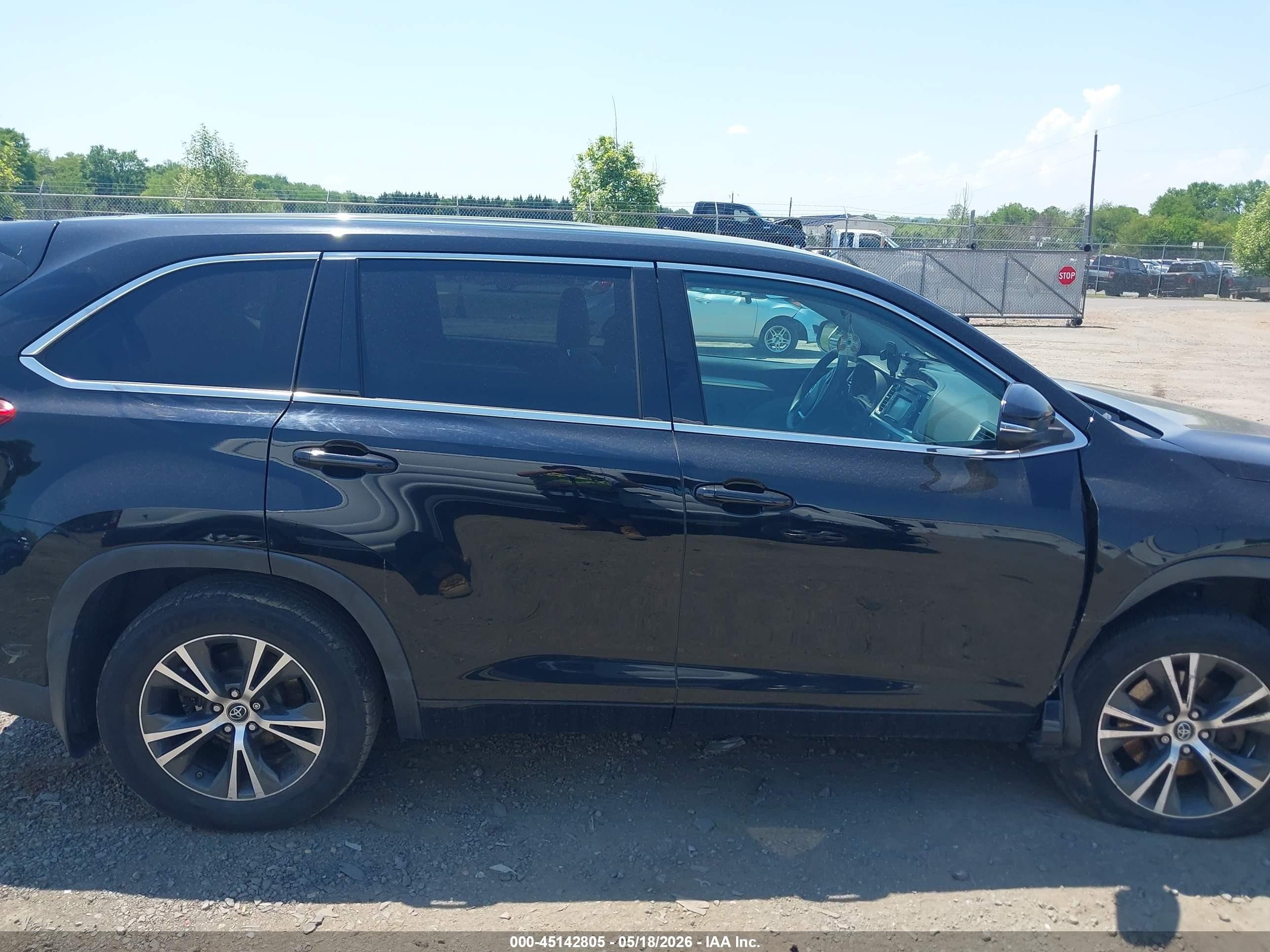 2018 Toyota Highlander Le Black vin: 5TDBZRFH9JS870330