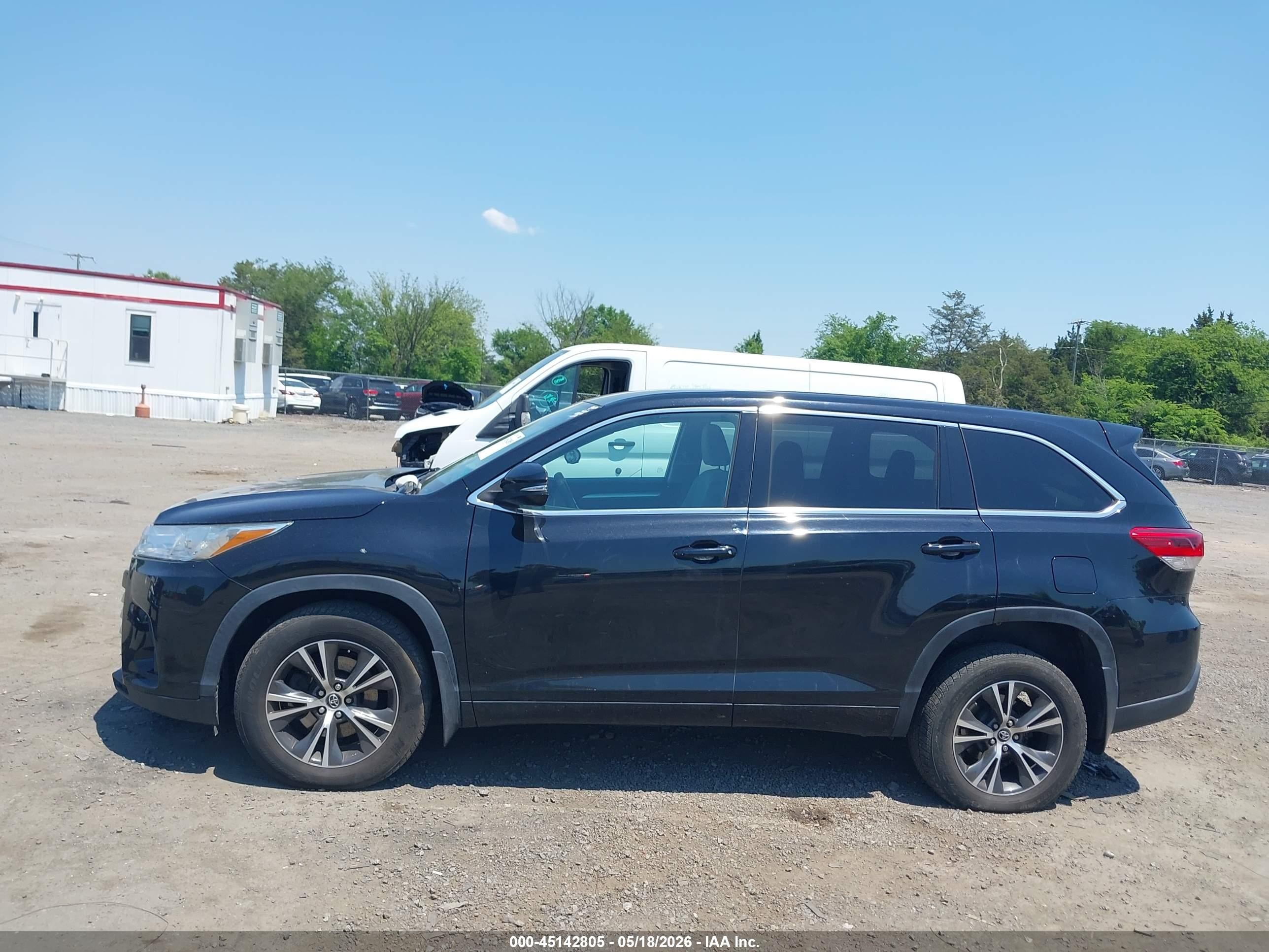2018 Toyota Highlander Le Black vin: 5TDBZRFH9JS870330