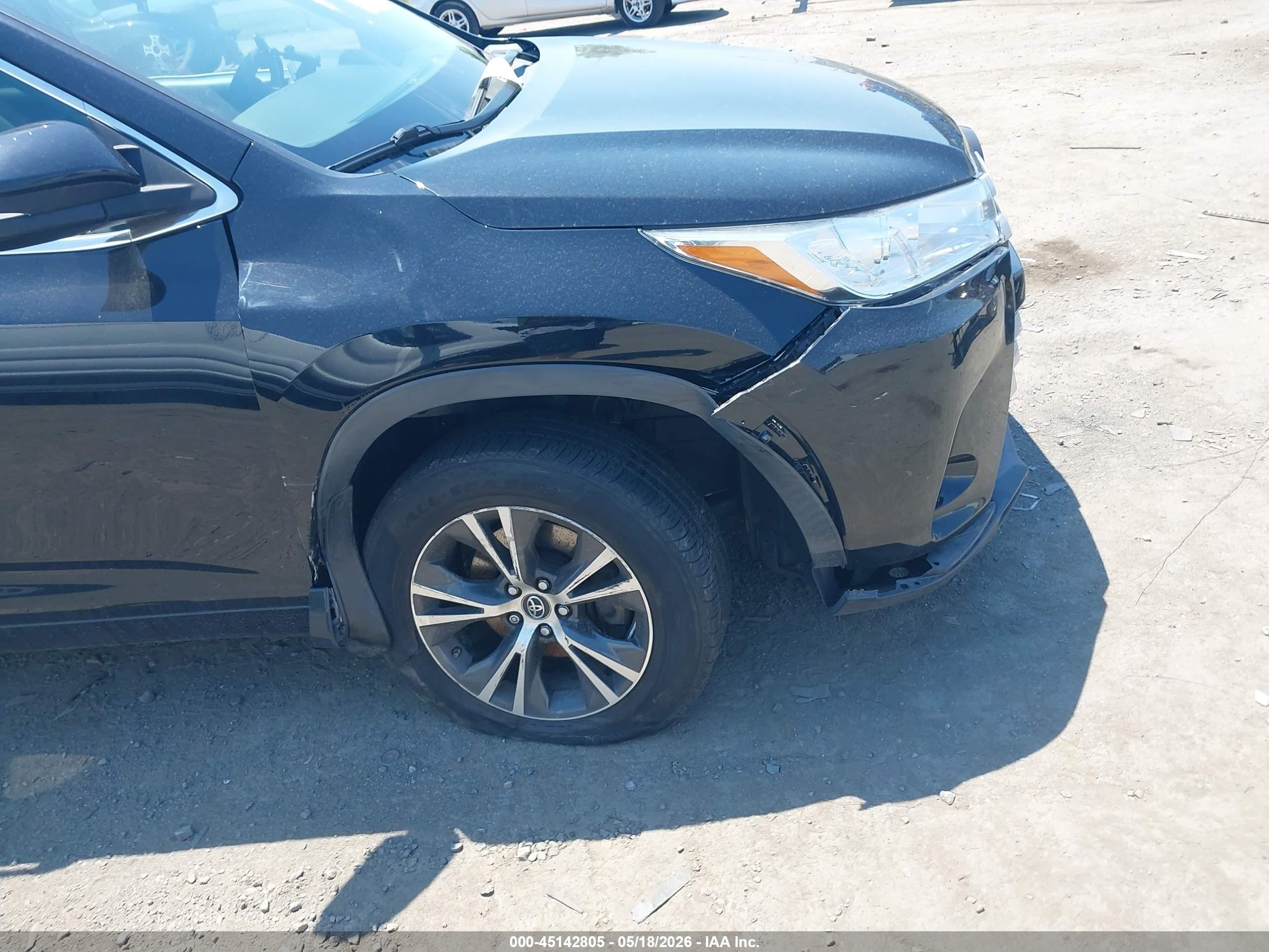2018 Toyota Highlander Le Black vin: 5TDBZRFH9JS870330