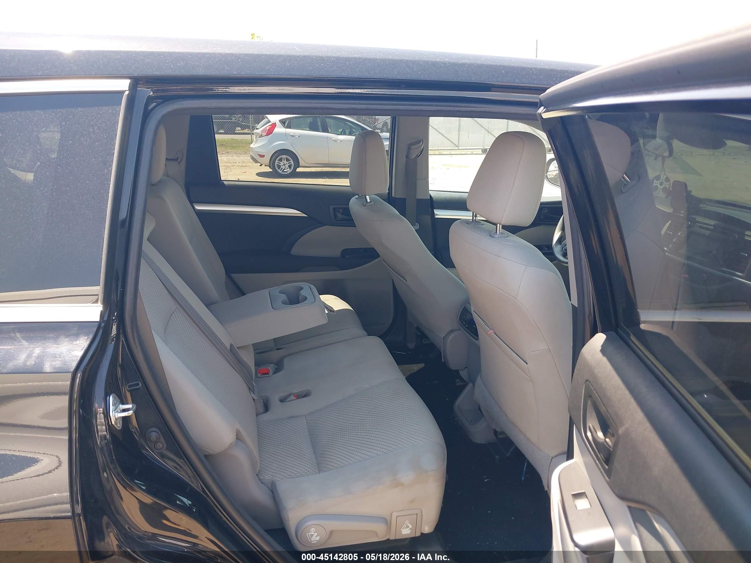 2018 Toyota Highlander Le Black vin: 5TDBZRFH9JS870330