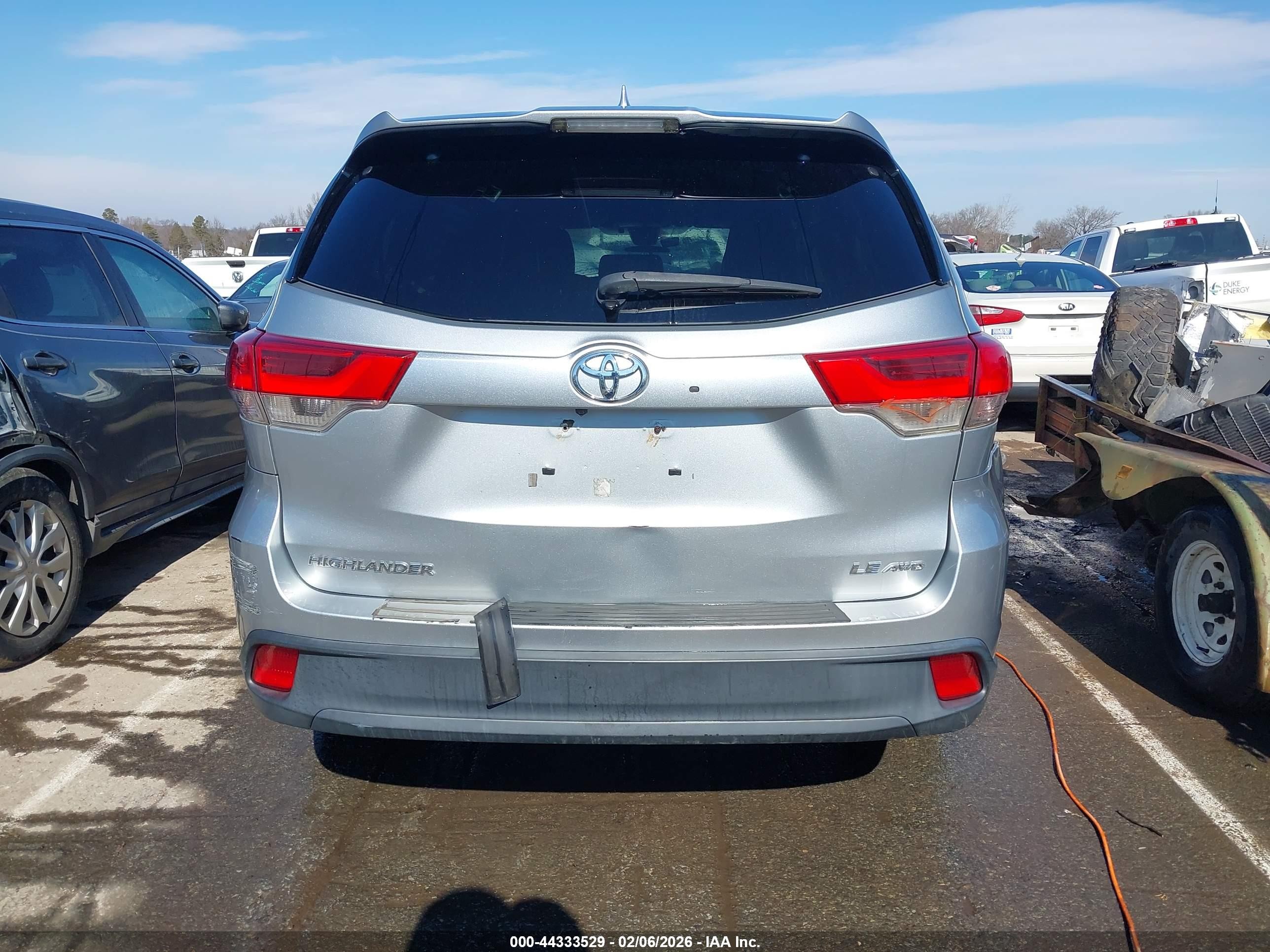 2017 Toyota Highlander Le Plus Silver vin: 5TDBZRFHXHS357730