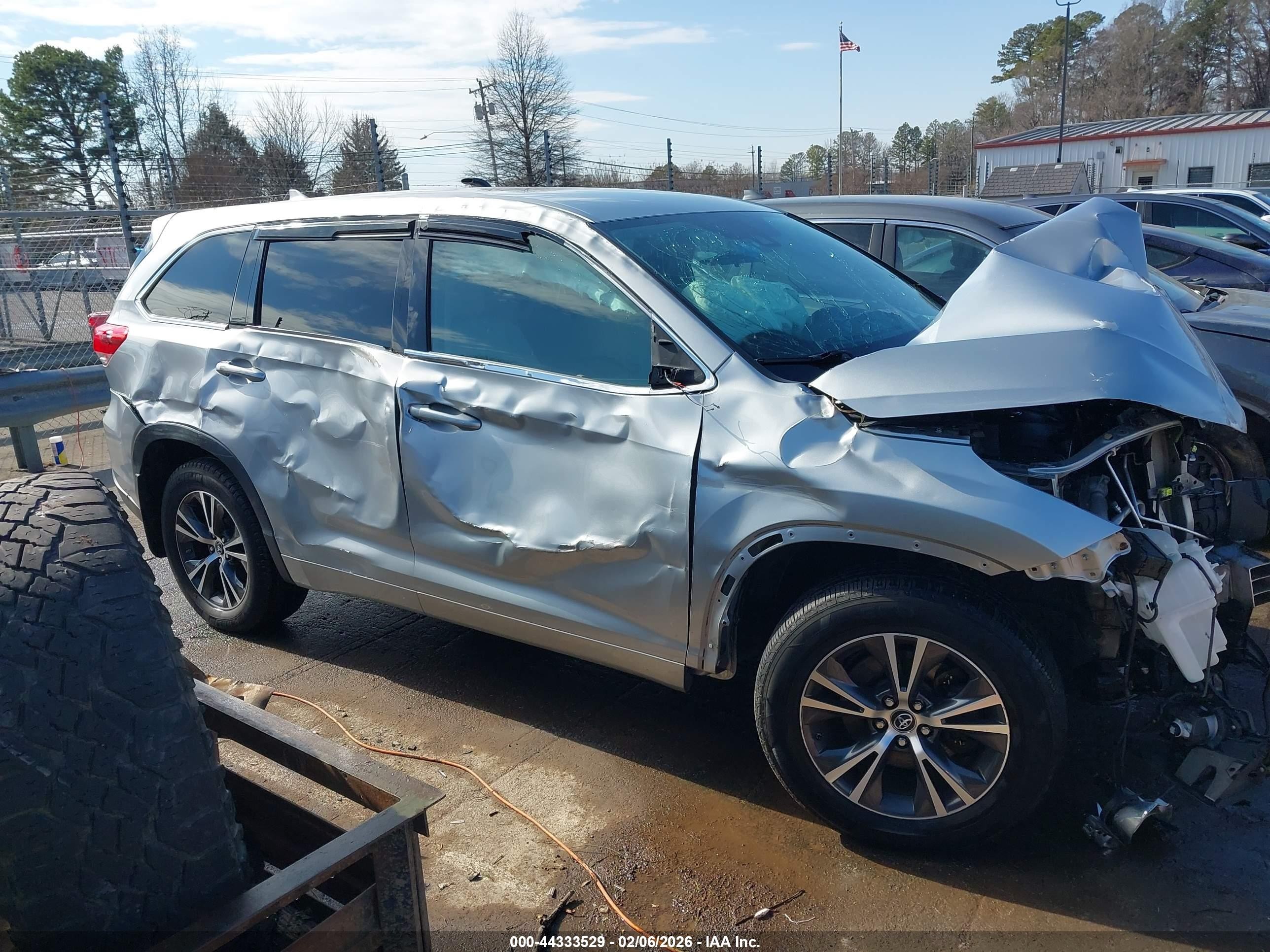 2017 Toyota Highlander Le Plus Silver vin: 5TDBZRFHXHS357730