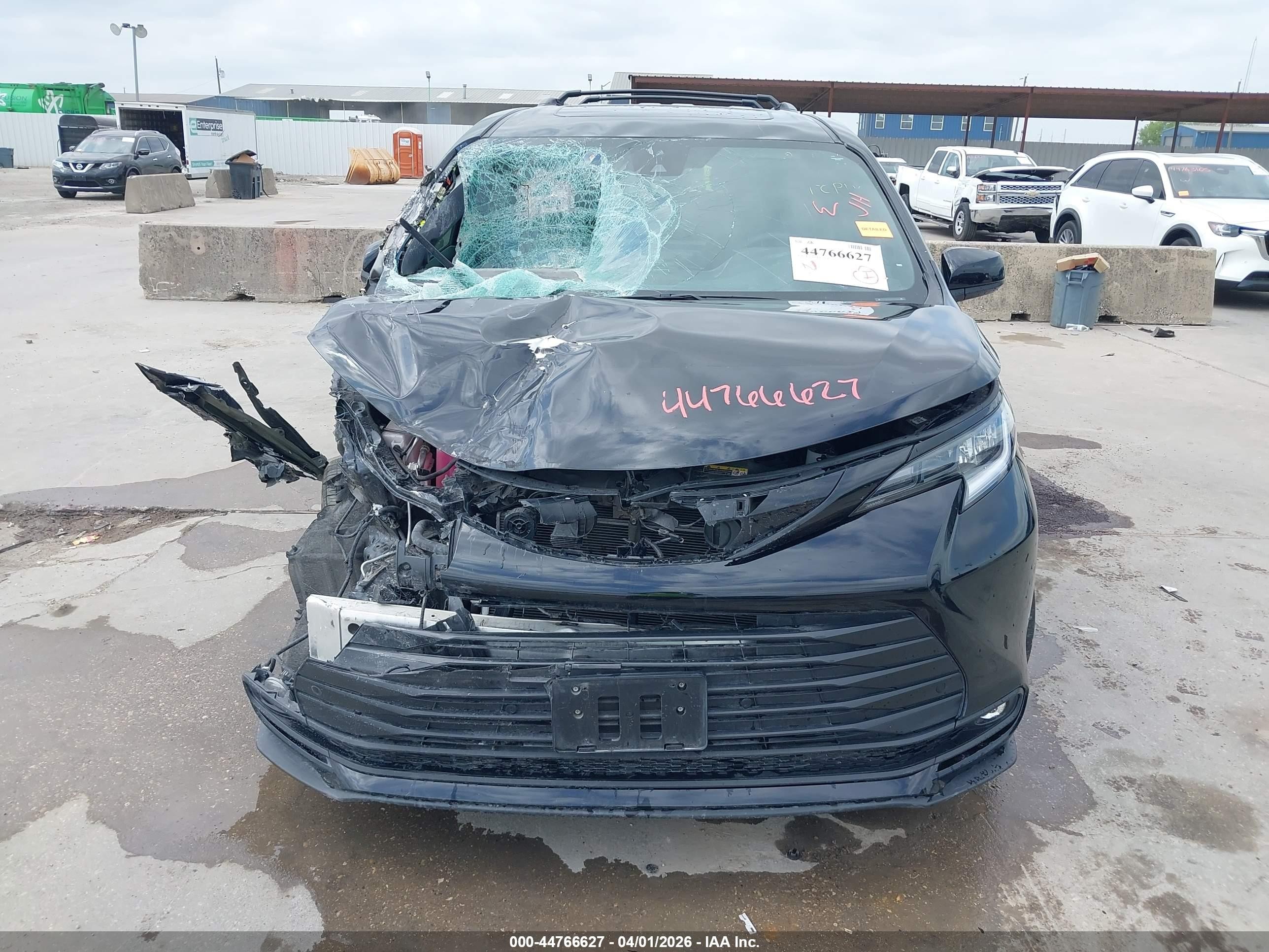 2025 Toyota Sienna Woodland Edition Черный vin: 5TDCSKFC0SS193822