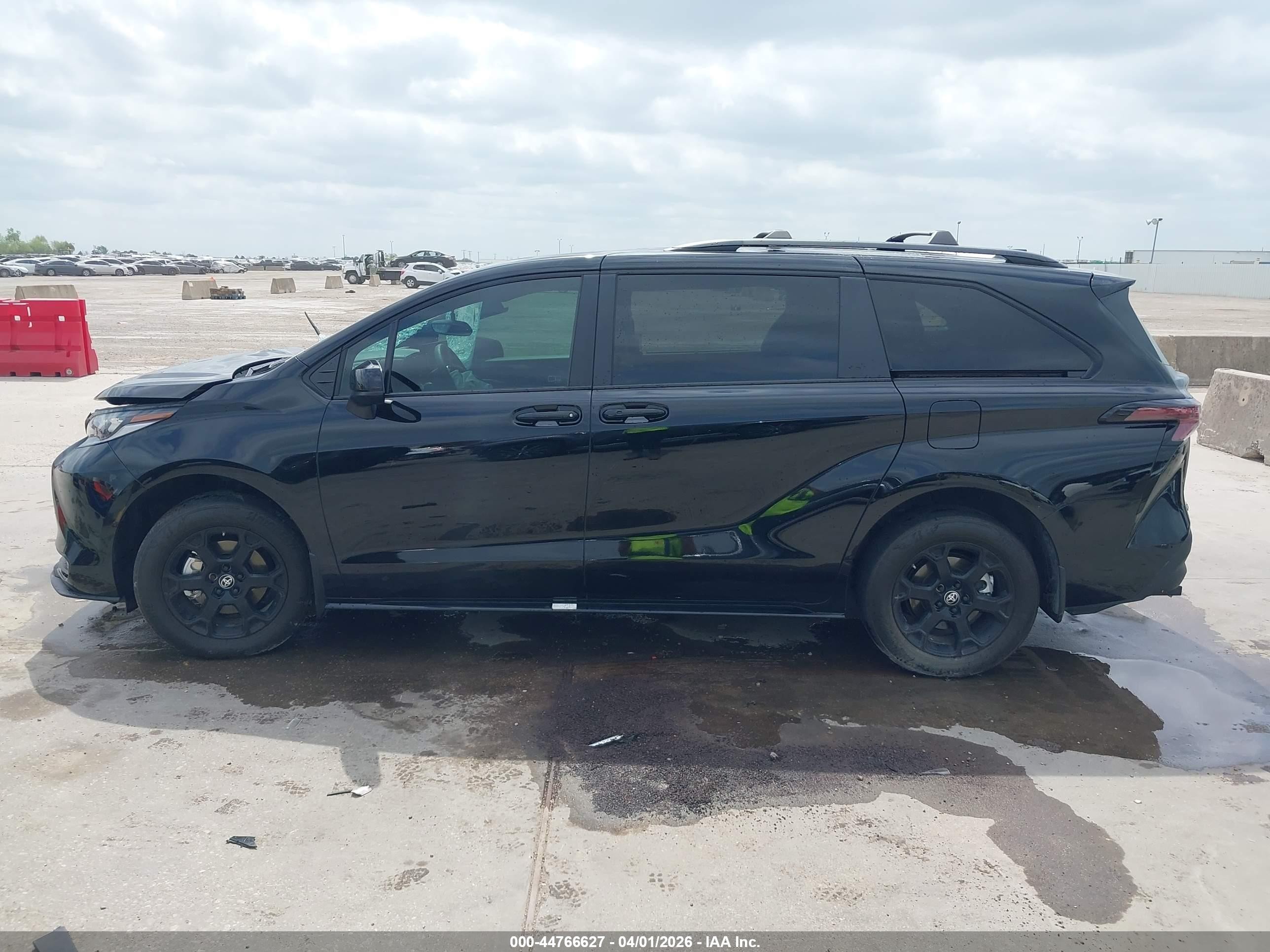 2025 Toyota Sienna Woodland Edition Черный vin: 5TDCSKFC0SS193822