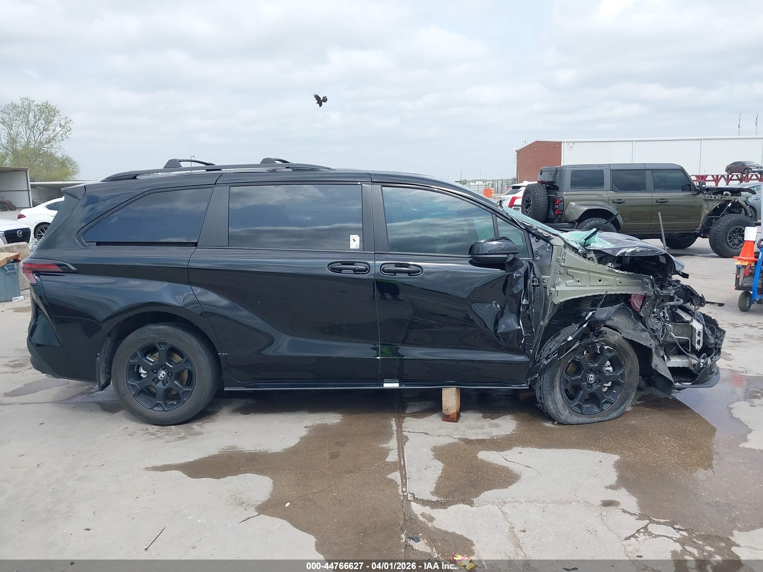 2025 Toyota Sienna Woodland Edition Черный vin: 5TDCSKFC0SS193822