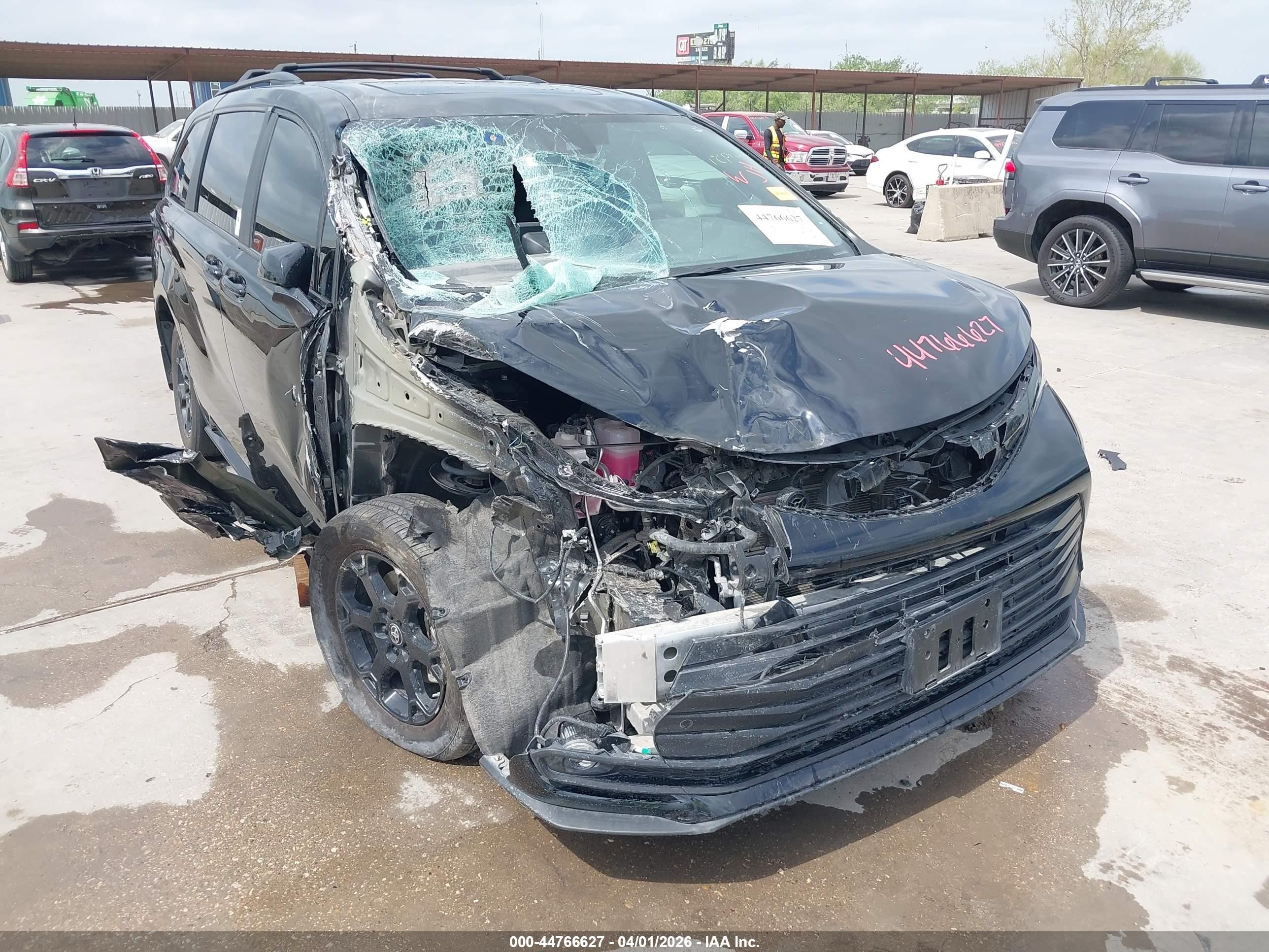 2025 Toyota Sienna Woodland Edition Черный vin: 5TDCSKFC0SS193822