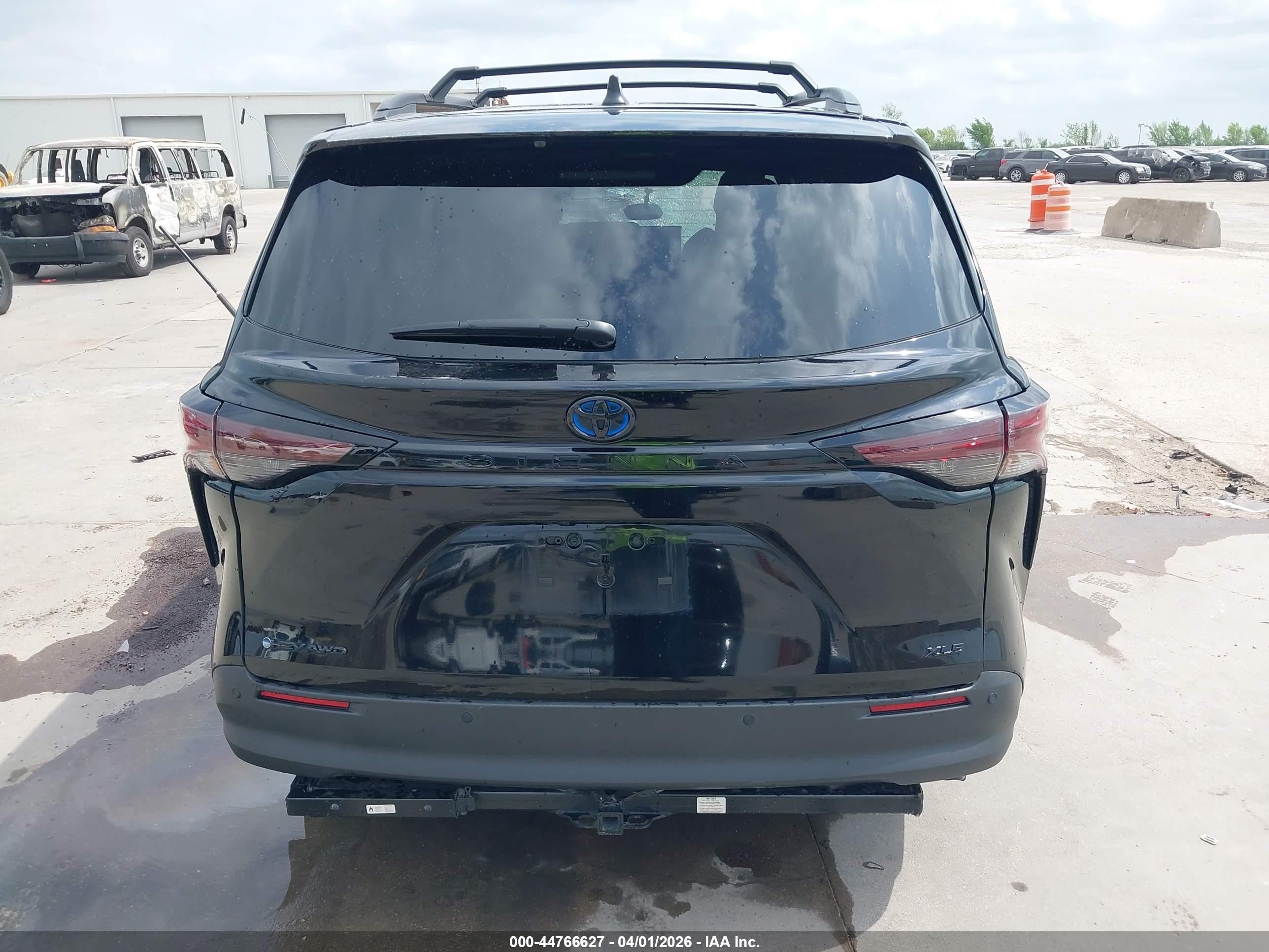 2025 Toyota Sienna Woodland Edition Черный vin: 5TDCSKFC0SS193822