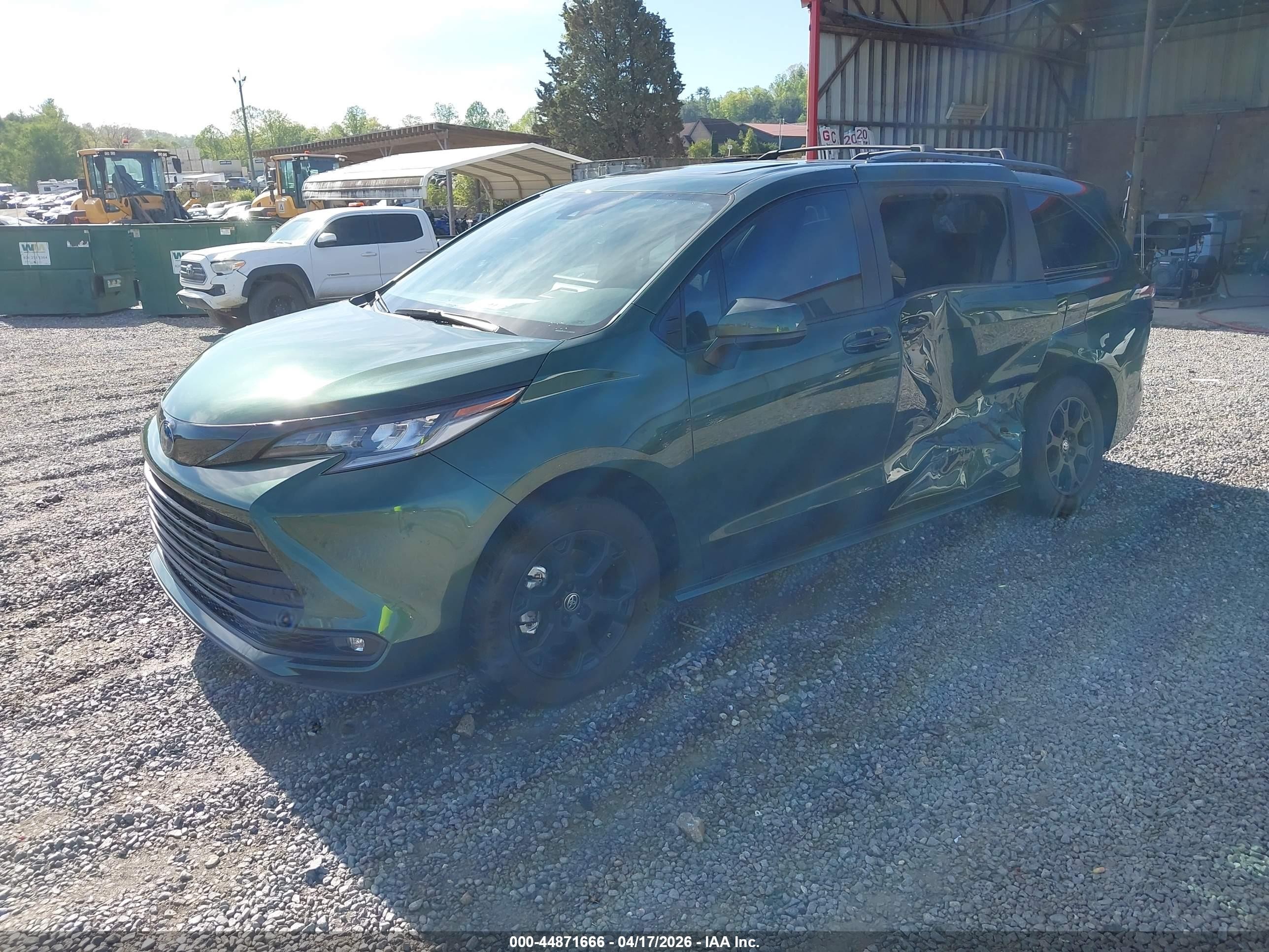 2025 Toyota Sienna Woodland Edition Green vin: 5TDCSKFC1SS191061