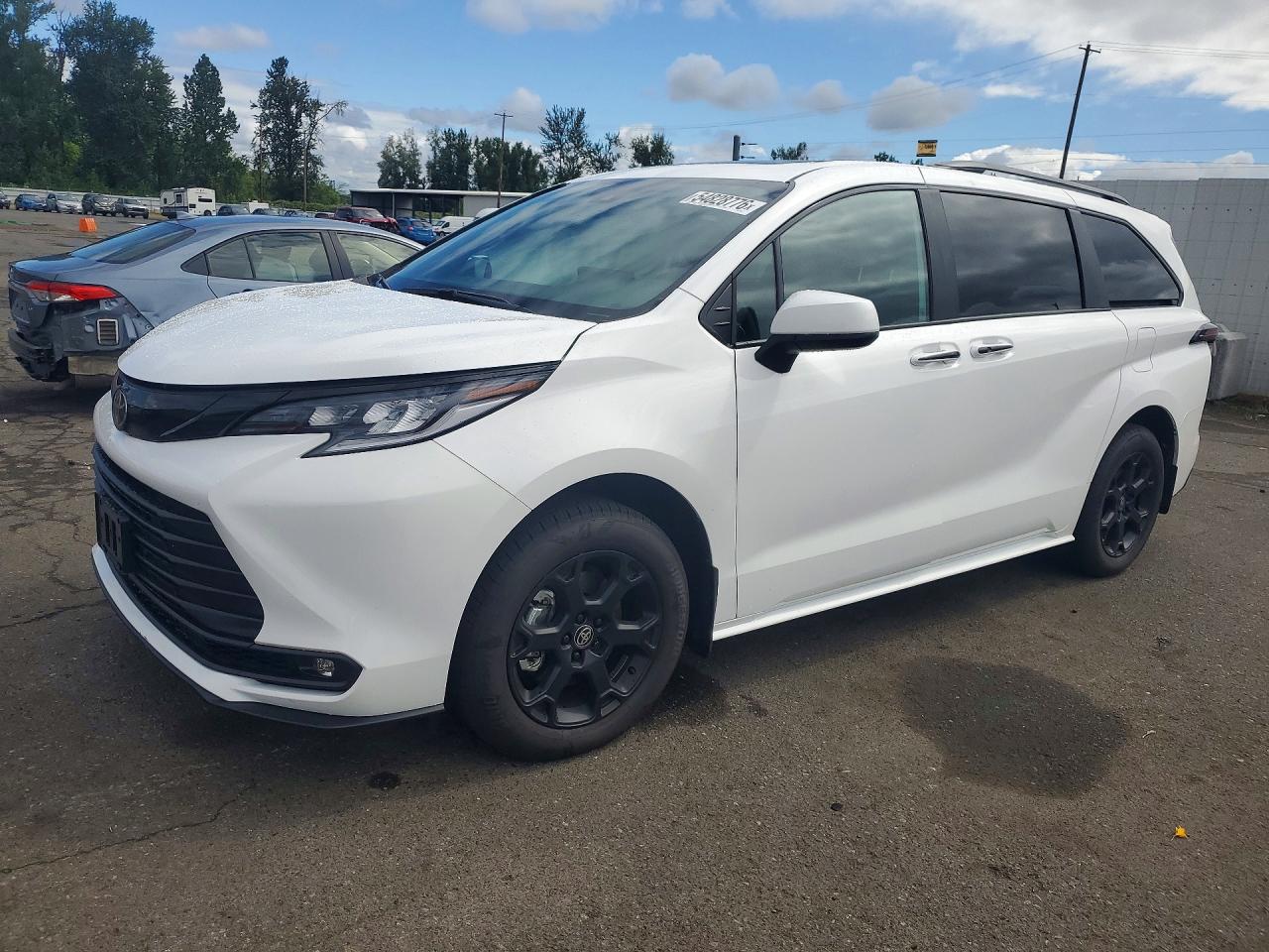 2026 Toyota Sienna Woodland Edition White vin: 5TDCSKFC7TS244914