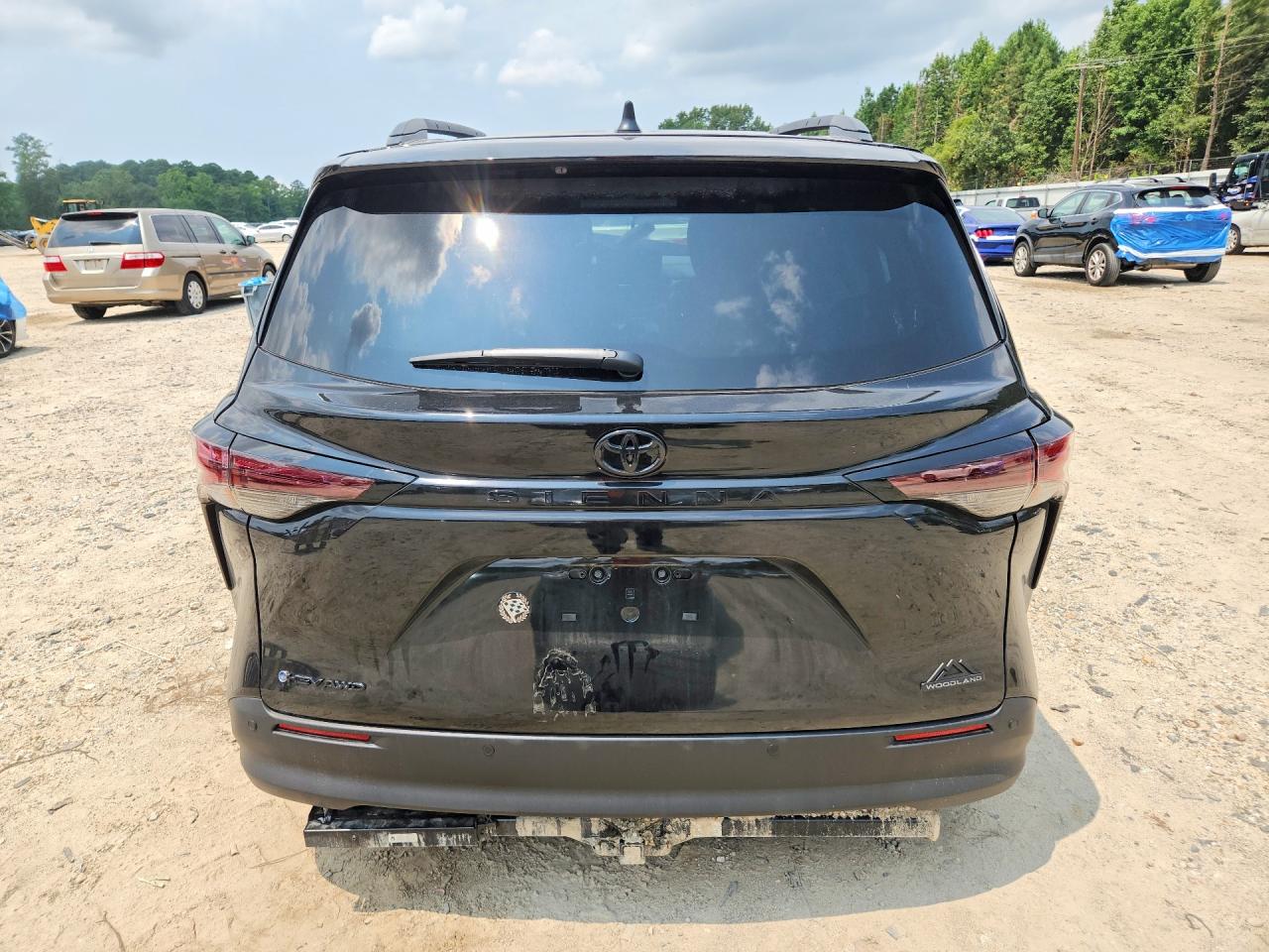2026 Toyota Sienna Woodland Edition Black vin: 5TDCSKFC8TS244873