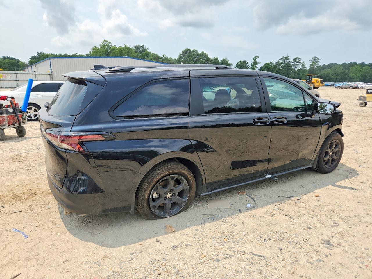 2026 Toyota Sienna Woodland Edition Black vin: 5TDCSKFC8TS244873