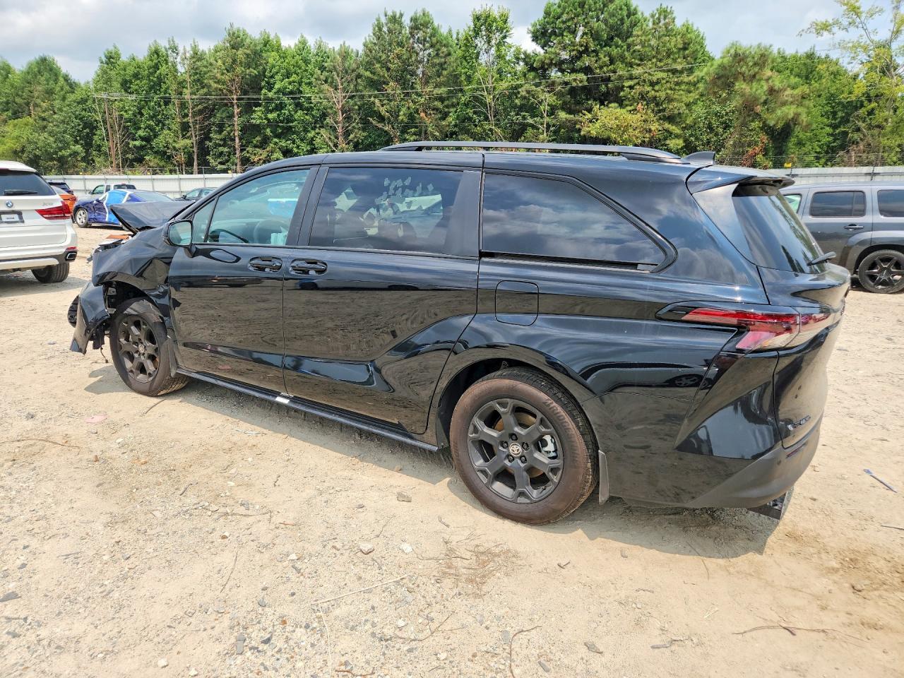 2026 Toyota Sienna Woodland Edition Black vin: 5TDCSKFC8TS244873