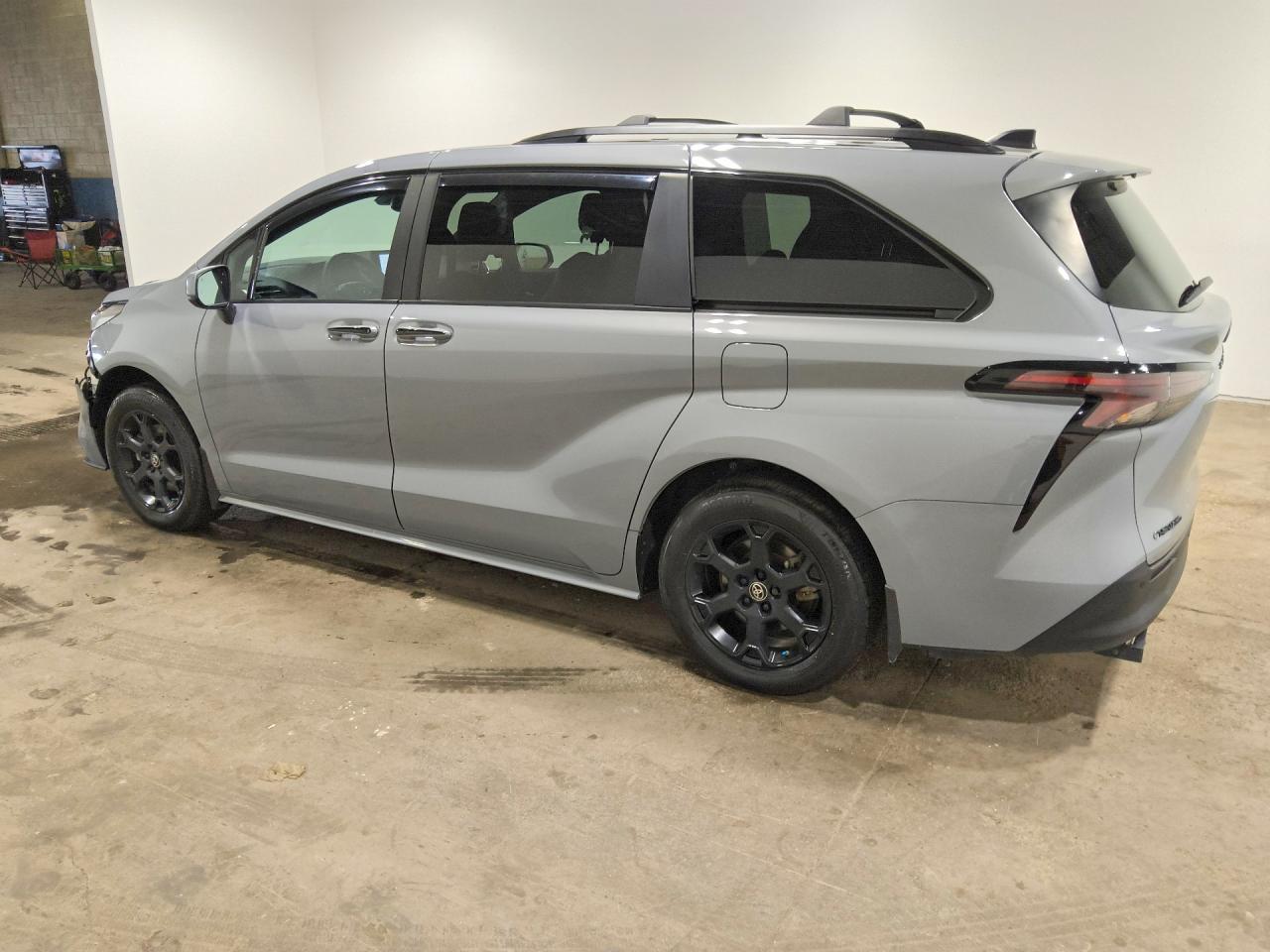 2025 Toyota Sienna Woodland Edition Gray vin: 5TDCSKFC9SS176307