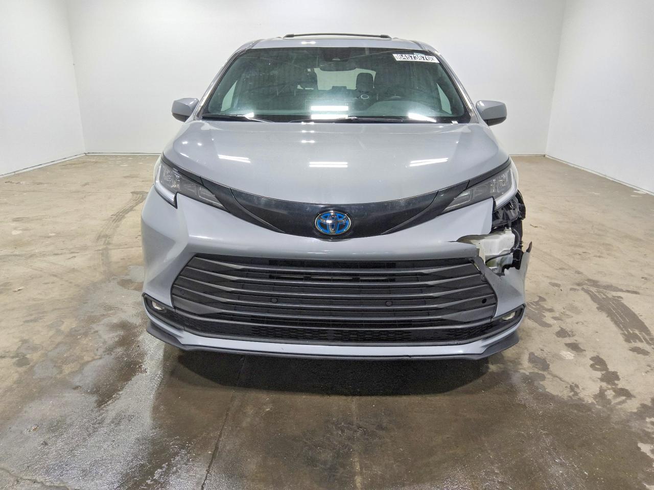 2025 Toyota Sienna Woodland Edition Gray vin: 5TDCSKFC9SS176307