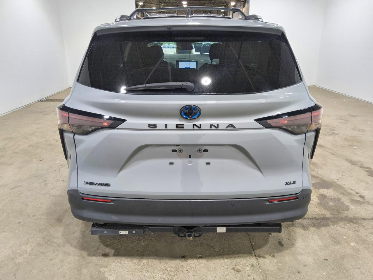 2025 Toyota Sienna Woodland Edition Gray vin: 5TDCSKFC9SS176307