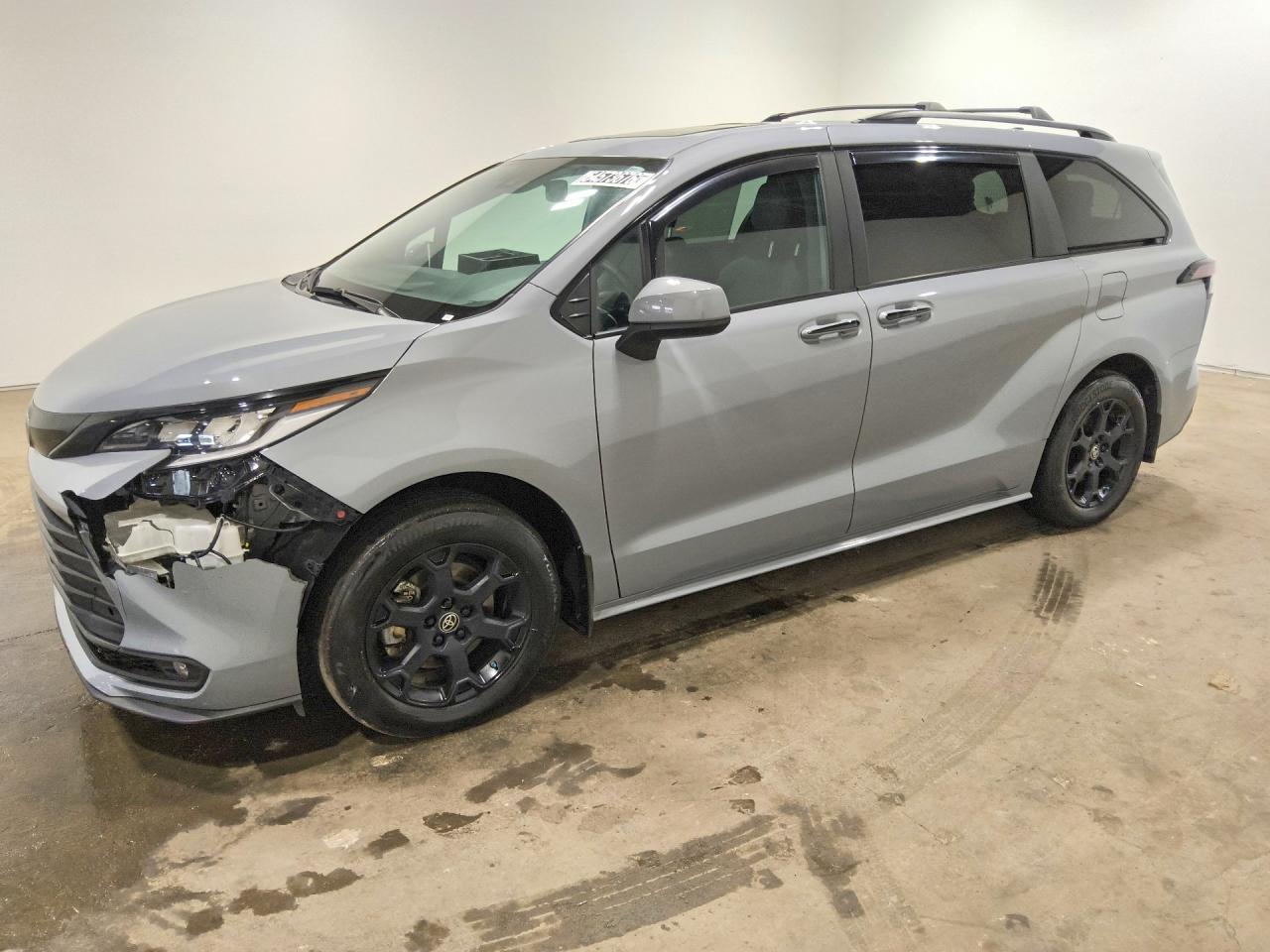 2025 Toyota Sienna Woodland Edition Gray vin: 5TDCSKFC9SS176307