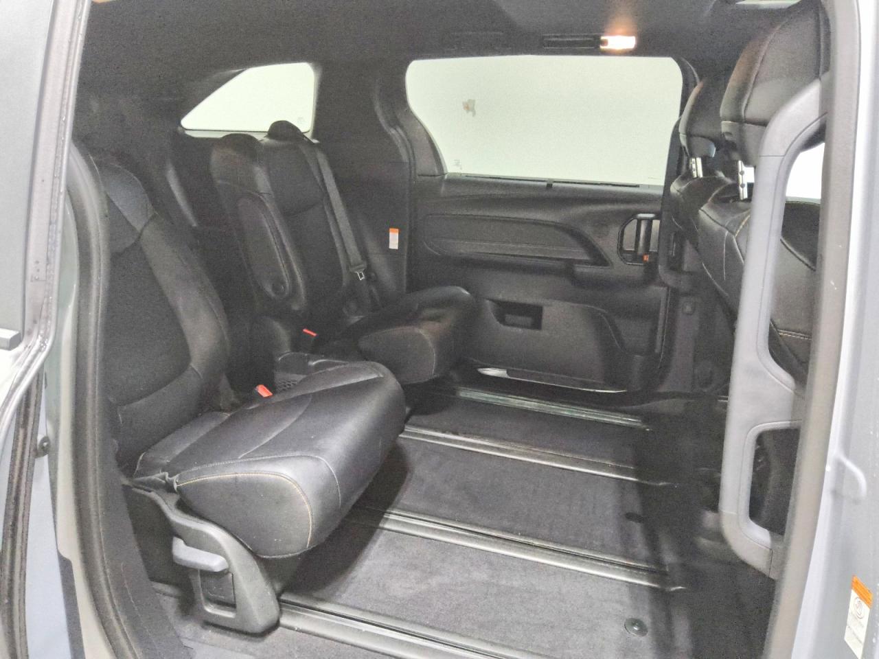 2025 Toyota Sienna Woodland Edition Gray vin: 5TDCSKFC9SS176307