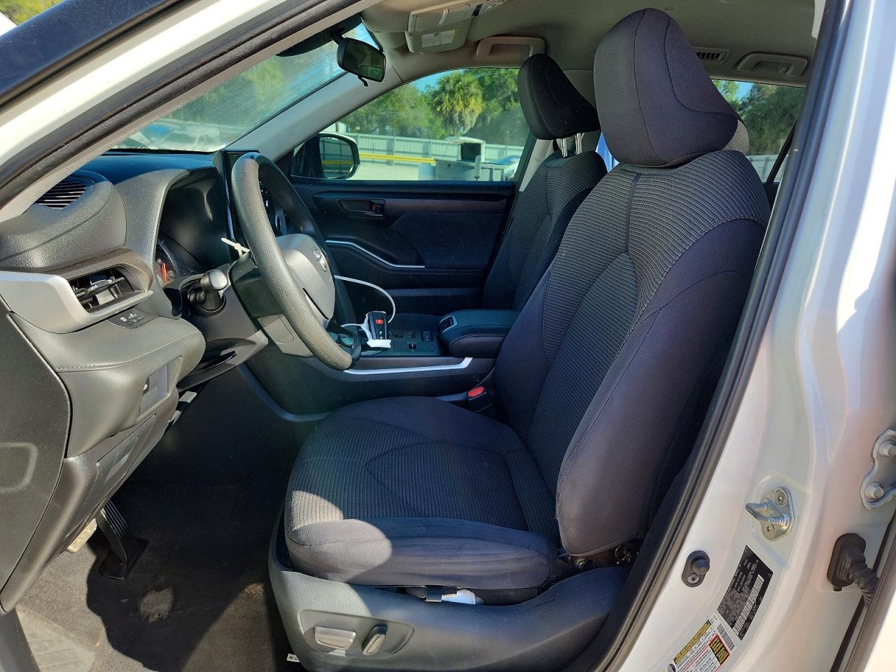2021 Toyota Highlander L White vin: 5TDCZRAHXMS517899