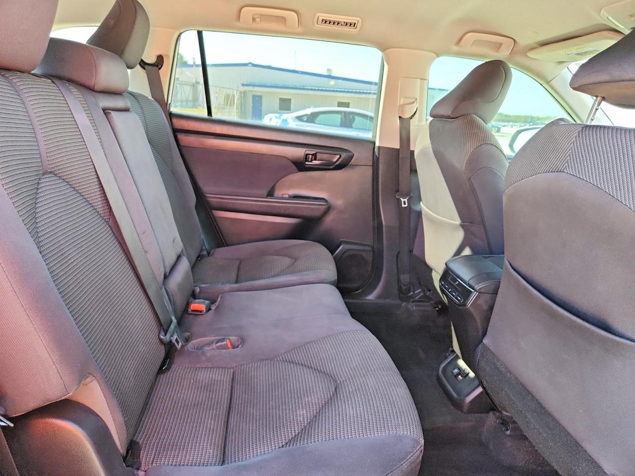 2021 Toyota Highlander L White vin: 5TDCZRAHXMS517899