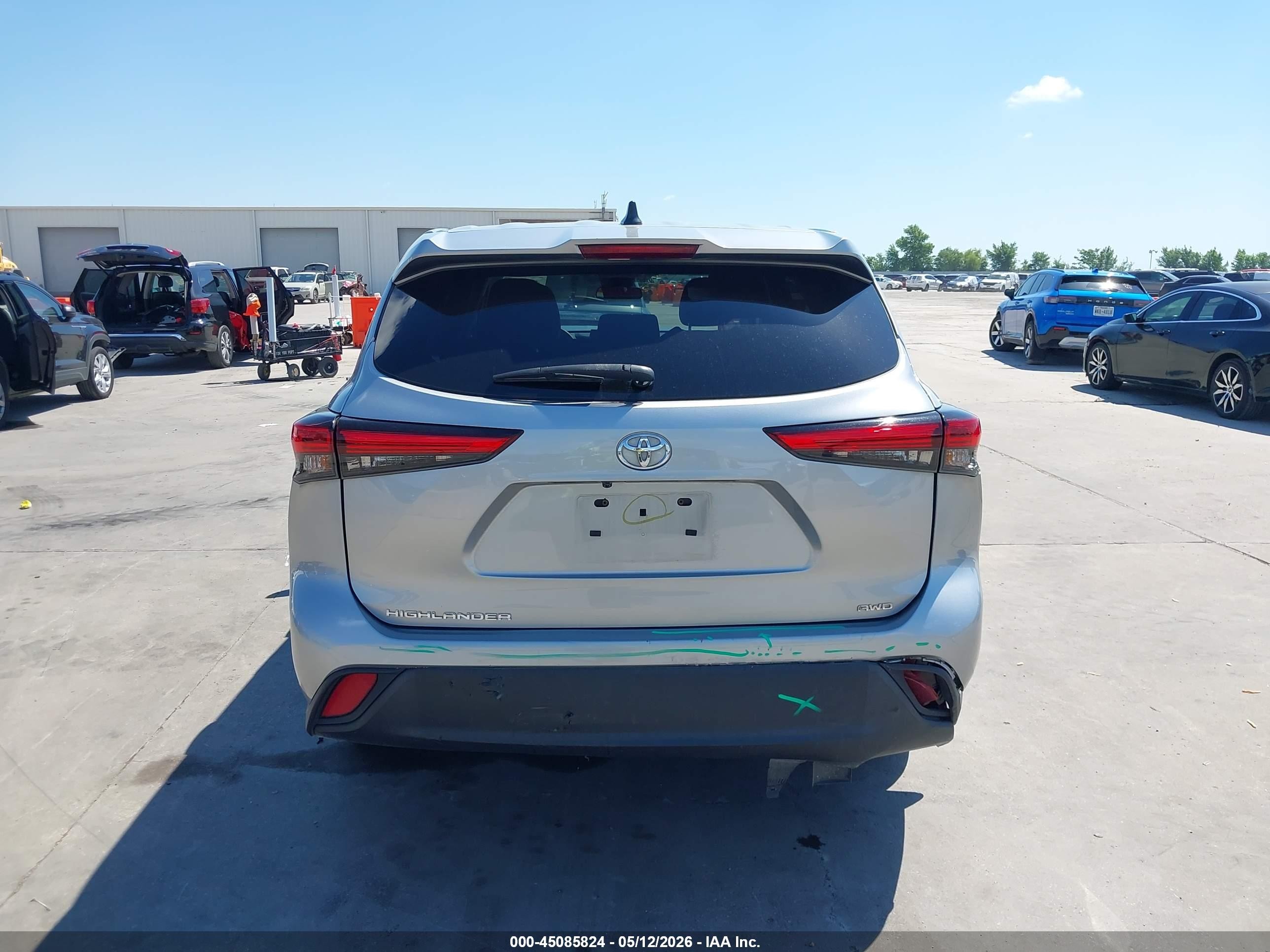 2022 Toyota Highlander L Silver vin: 5TDCZRBH1NS583337