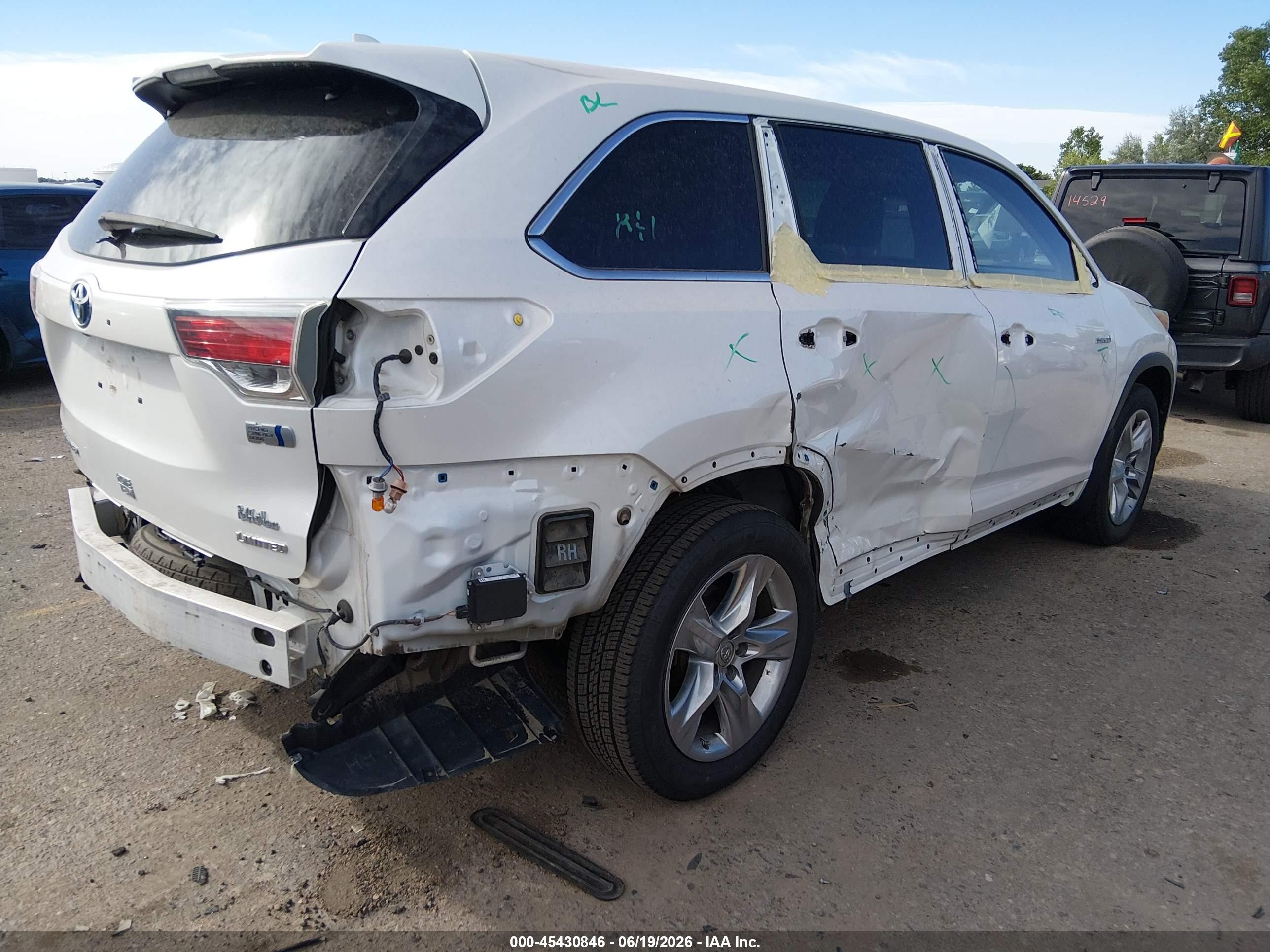 2015 Toyota Highlander Hybrid Limited Platinum V6 White vin: 5TDDCRFH0FS009958