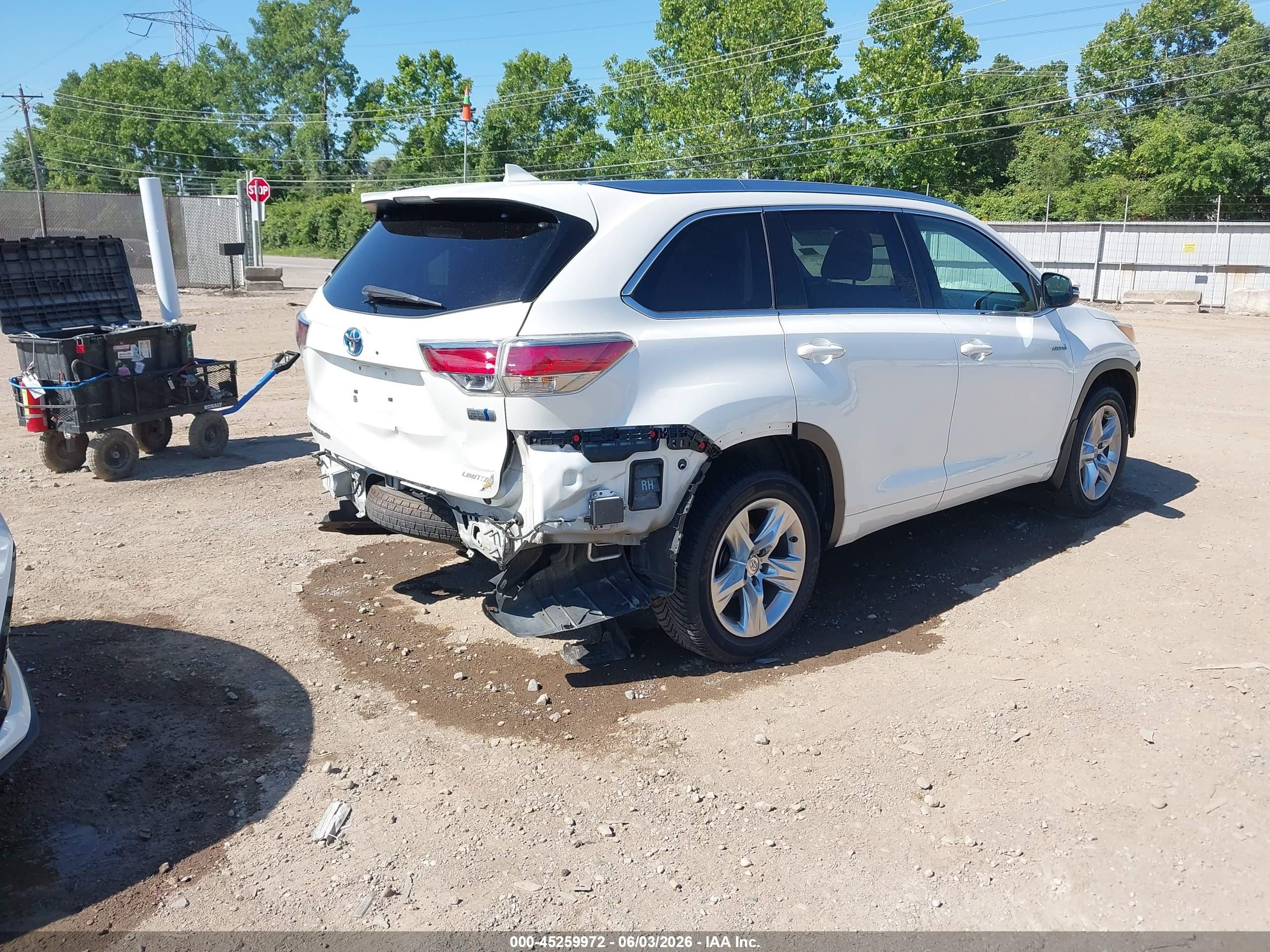 2015 Toyota Highlander Hybrid Limited Platinum V6 White vin: 5TDDCRFH3FS010182