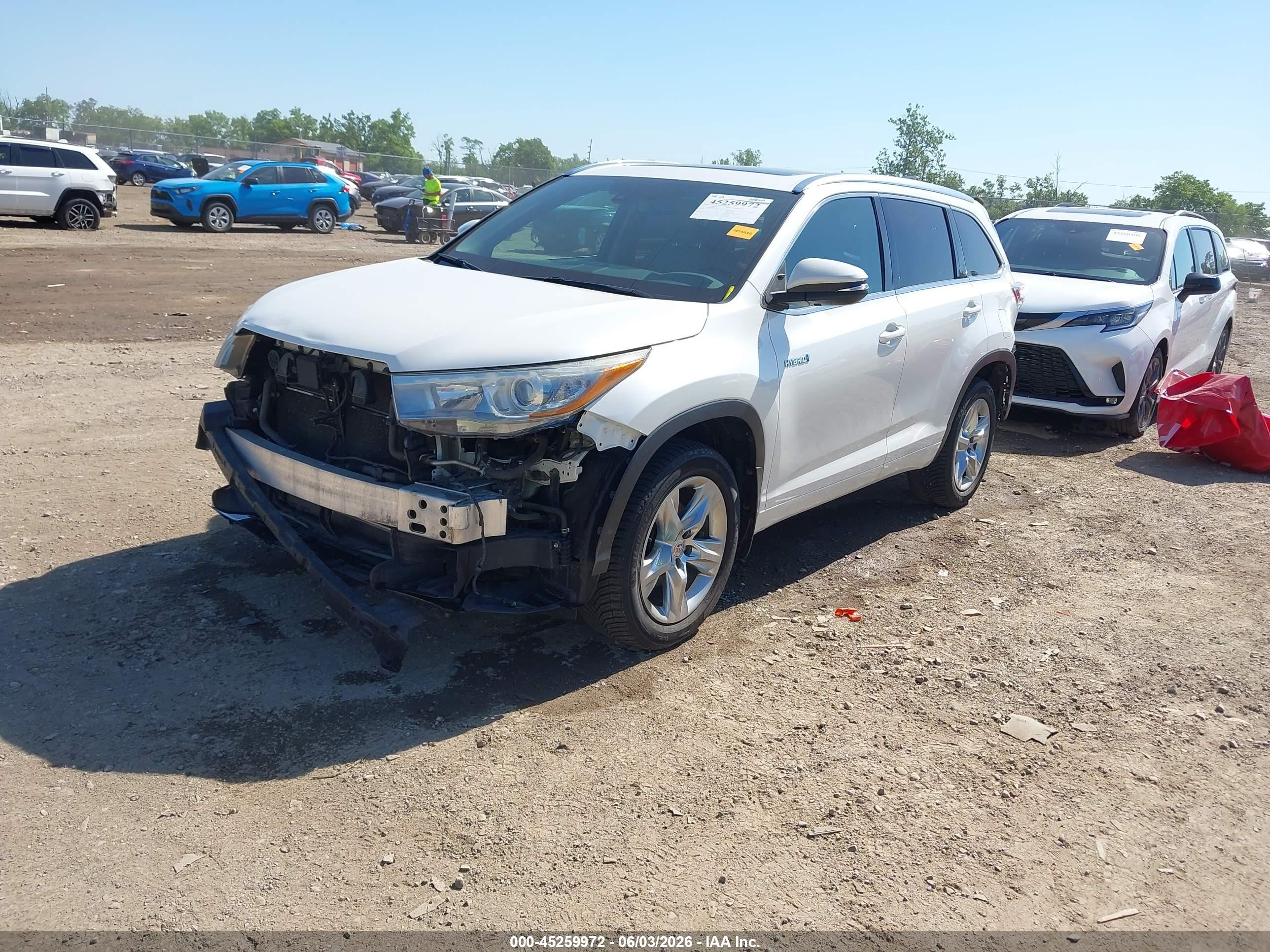 2015 Toyota Highlander Hybrid Limited Platinum V6 White vin: 5TDDCRFH3FS010182