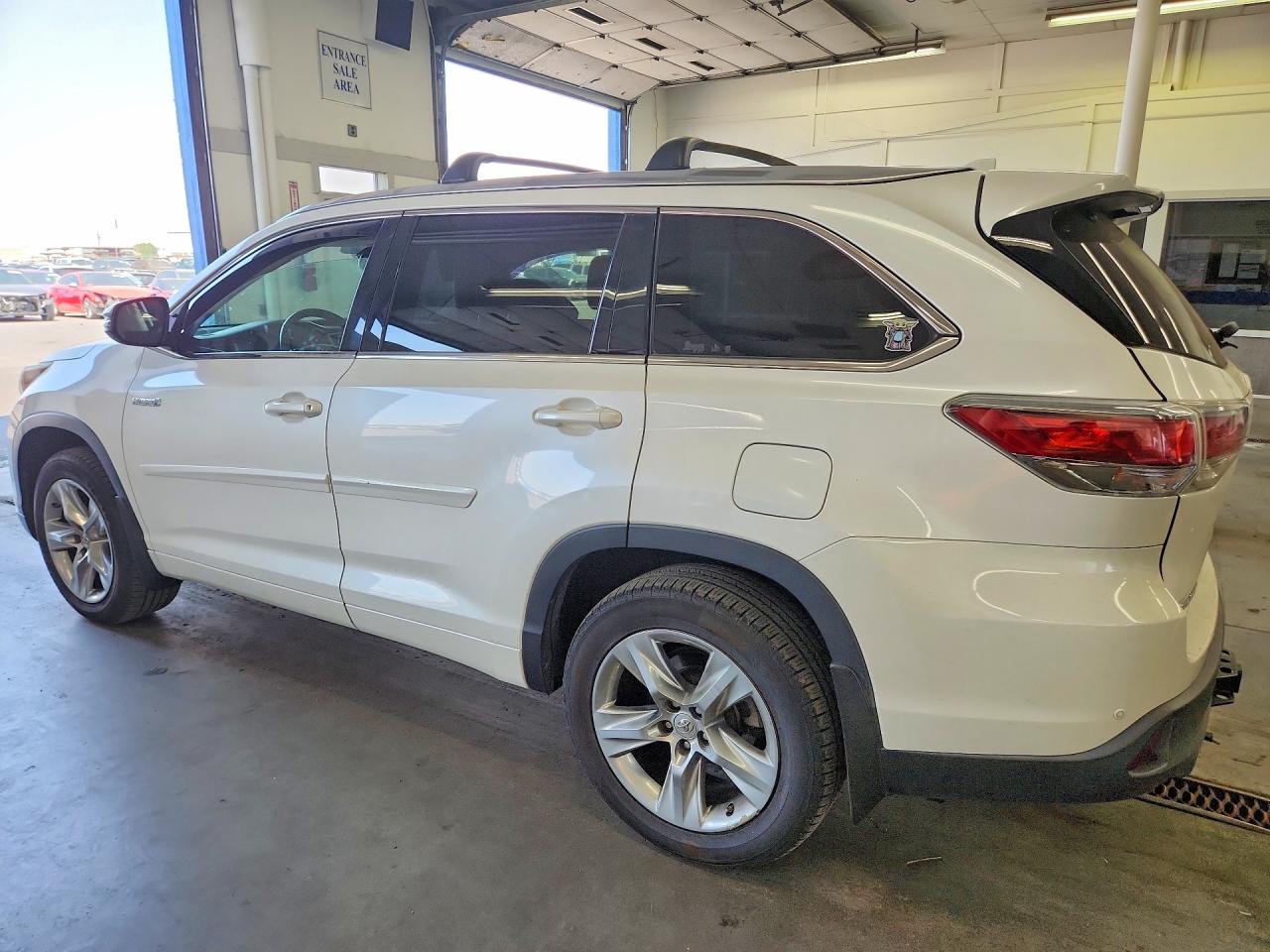 2015 Toyota Highlander Hybrid Limited Platinum White vin: 5TDDCRFH4FS009204