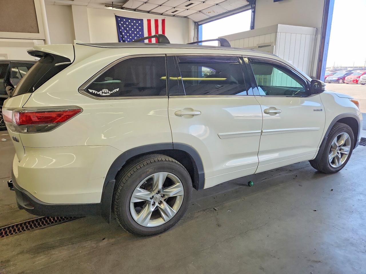 2015 Toyota Highlander Hybrid Limited Platinum White vin: 5TDDCRFH4FS009204