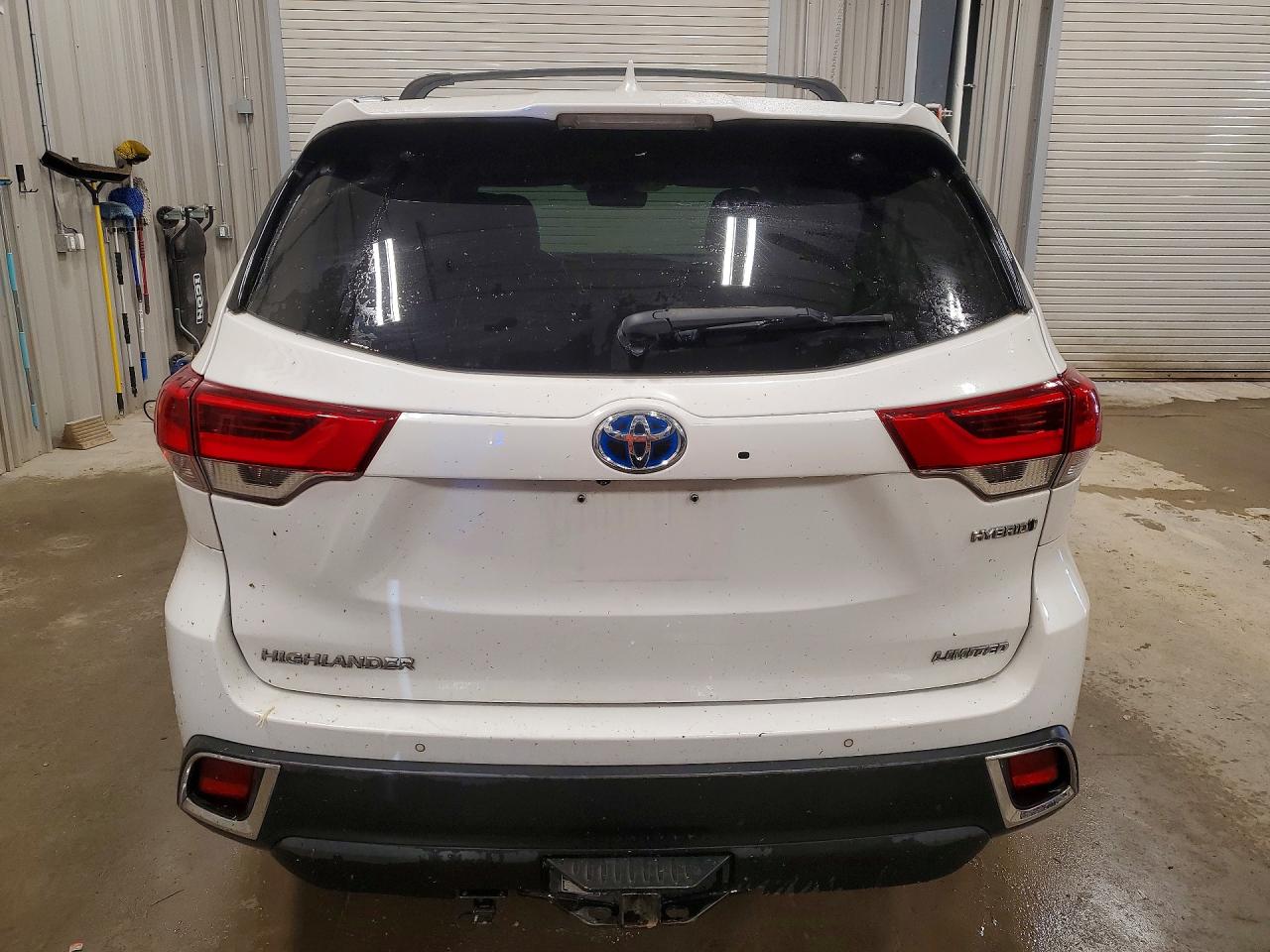 2018 Toyota Highlander Hybrid Limited White vin: 5TDDGRFH8JS049301