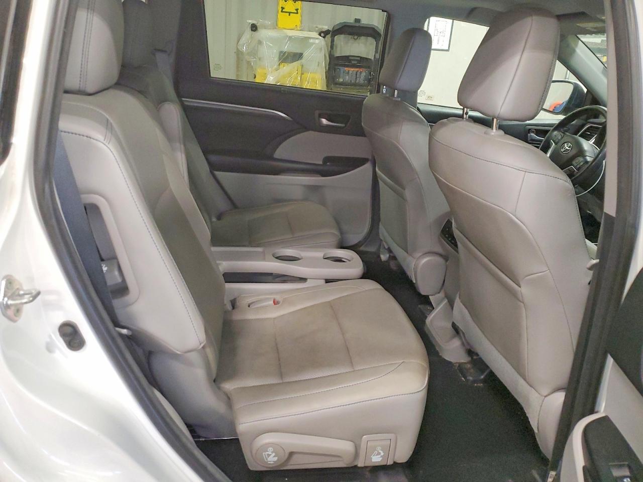 2018 Toyota Highlander Hybrid Limited White vin: 5TDDGRFH8JS049301