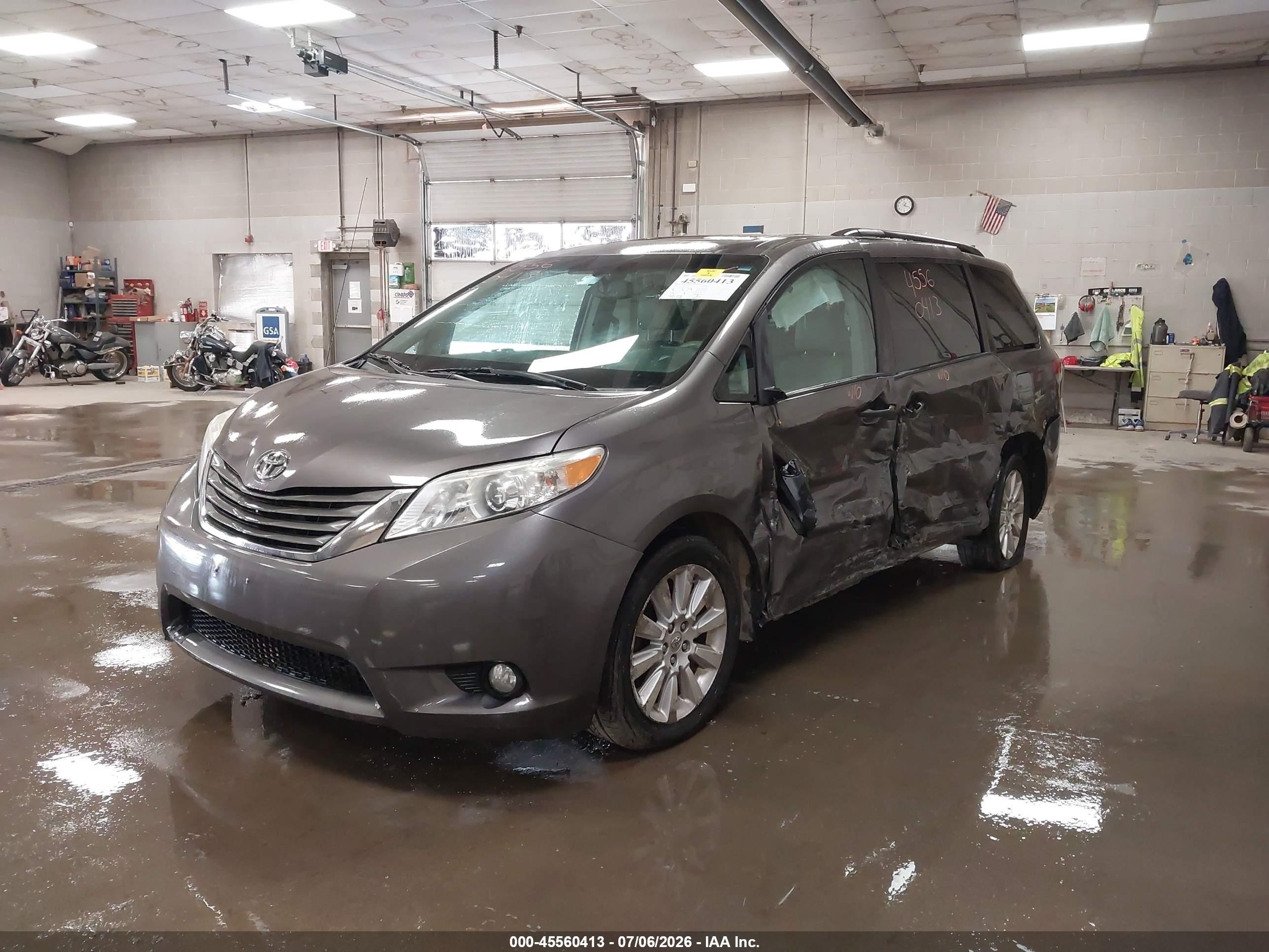 2011 Toyota Sienna Xle Gray vin: 5TDDK3DC0BS007516