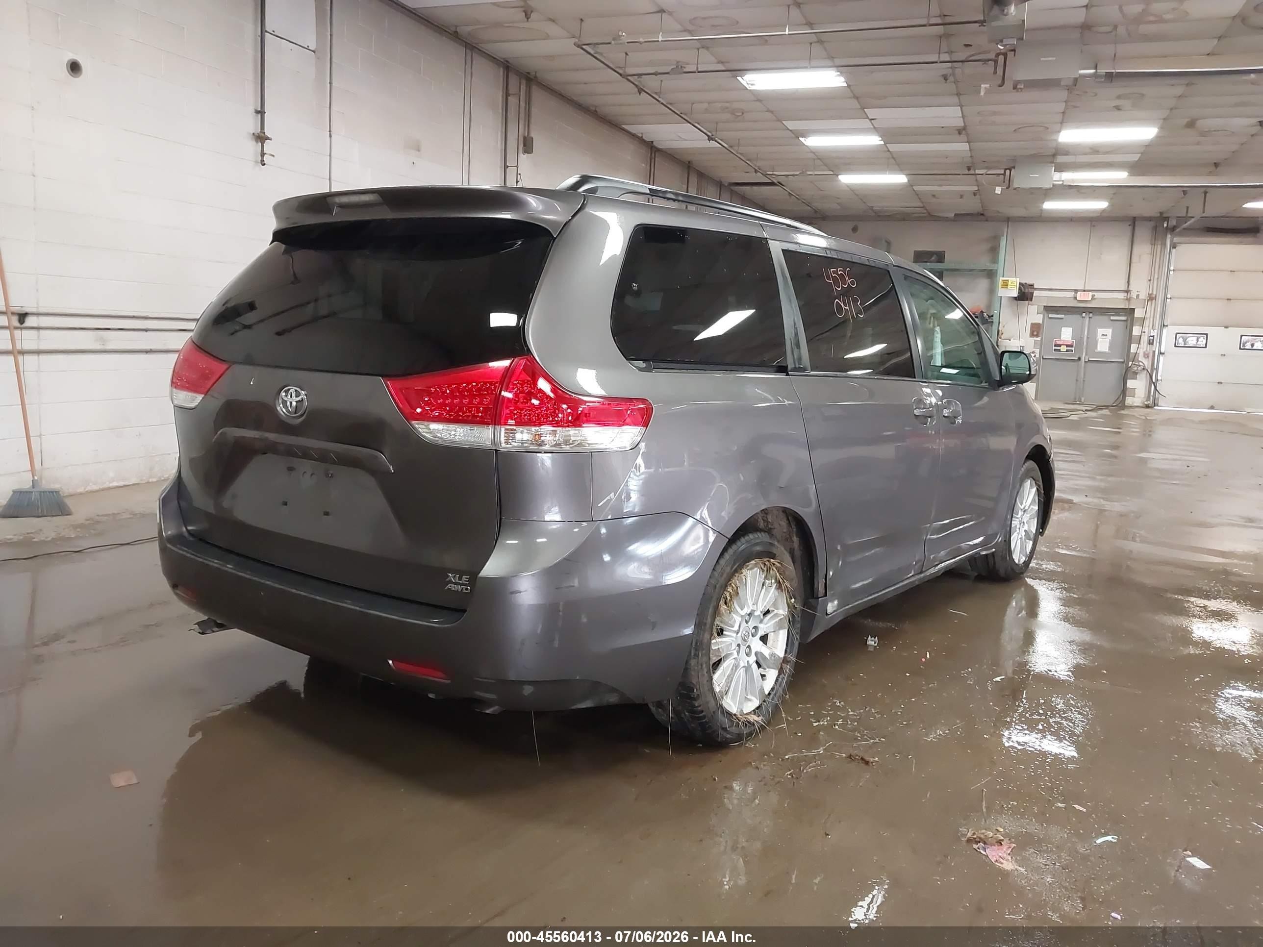 2011 Toyota Sienna Xle Gray vin: 5TDDK3DC0BS007516