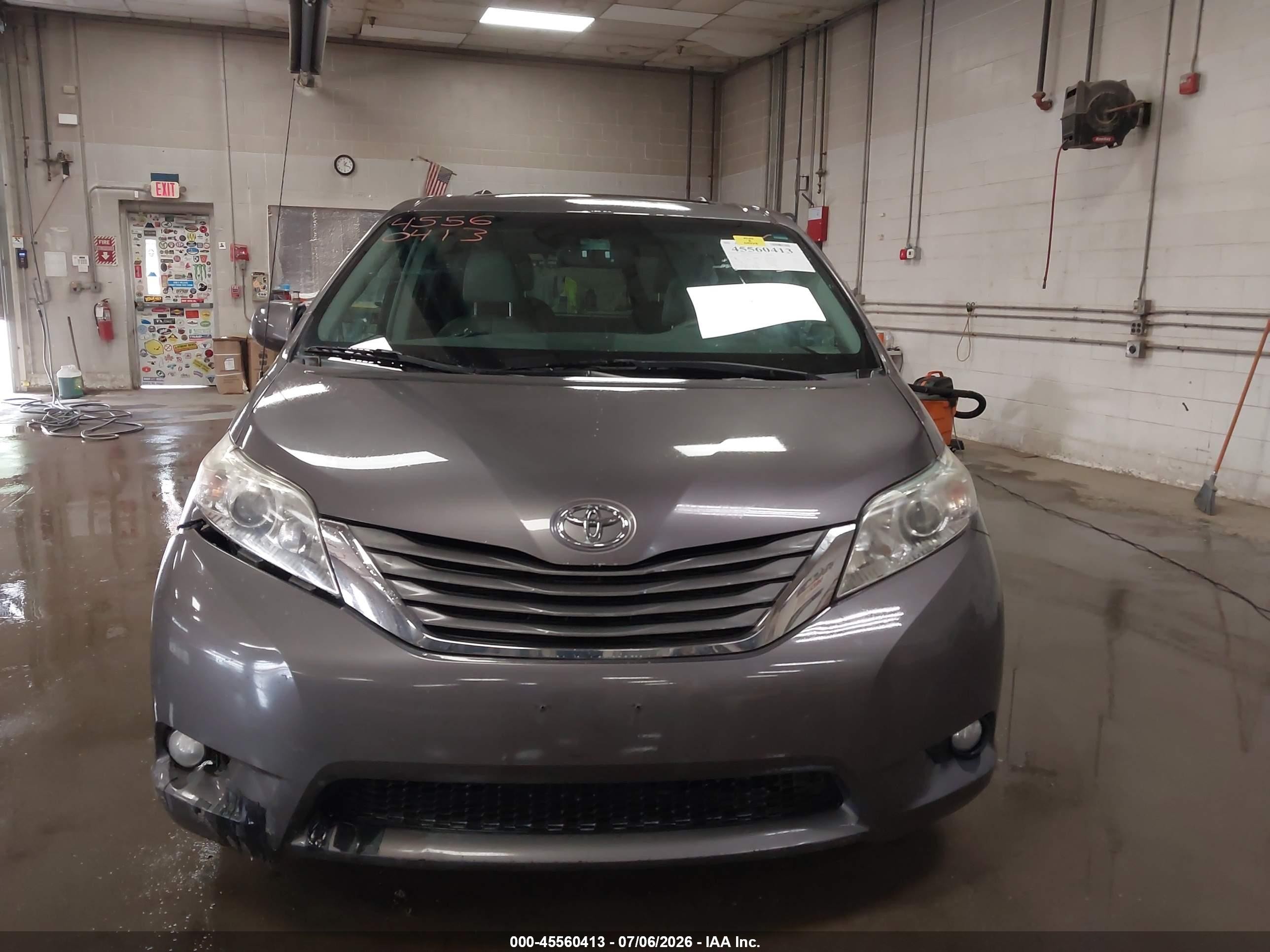 2011 Toyota Sienna Xle Gray vin: 5TDDK3DC0BS007516