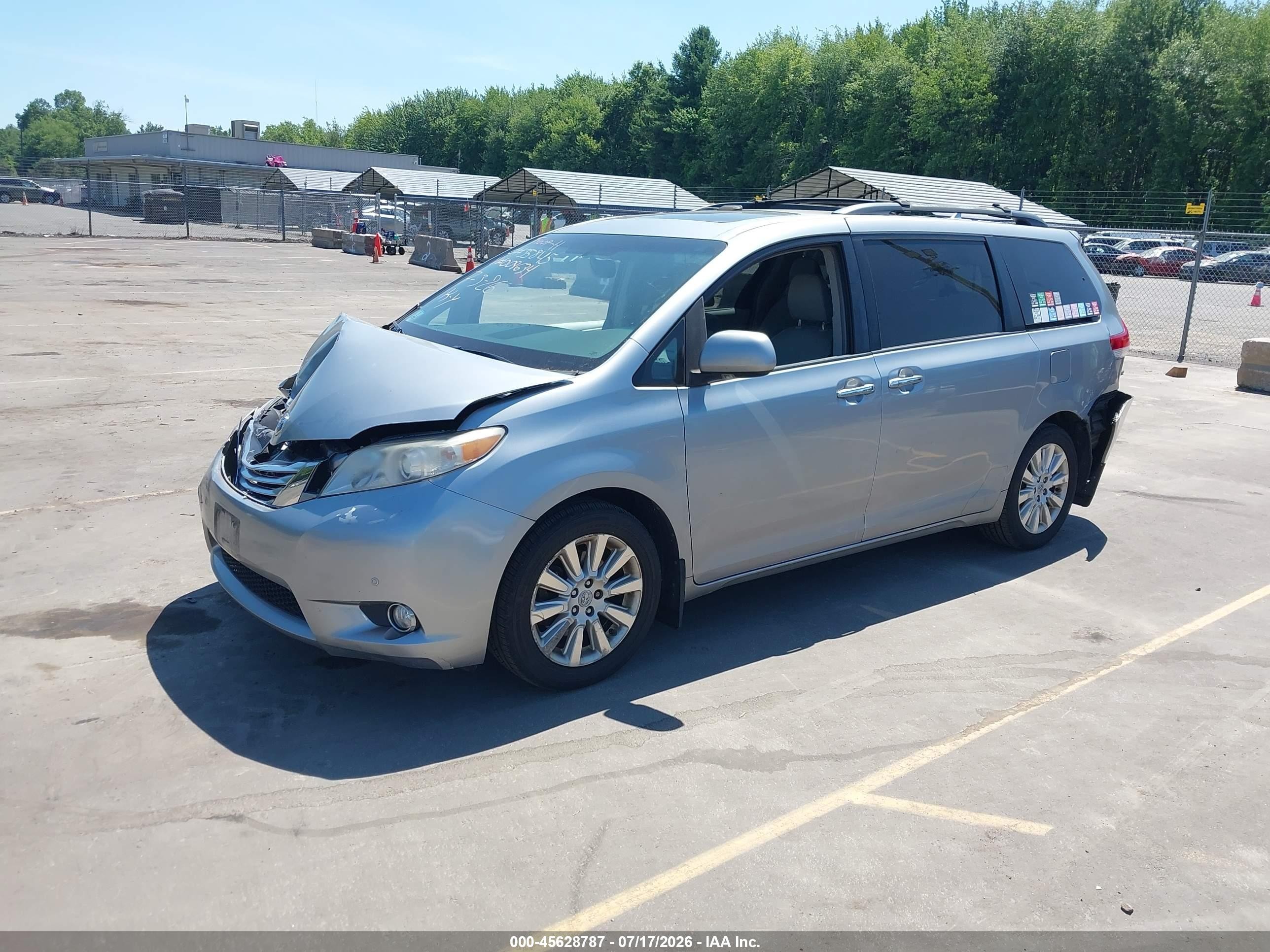 2011 Toyota Sienna Limited Silver vin: 5TDDK3DC0BS008634