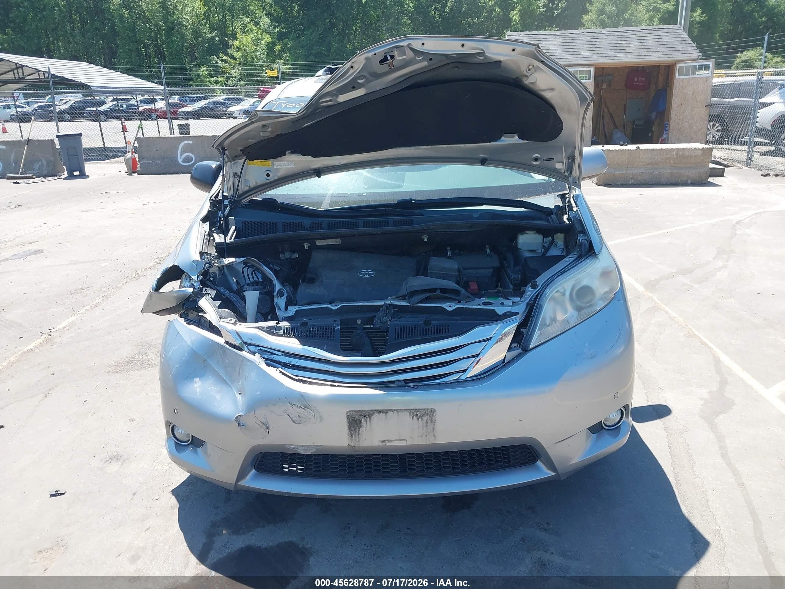 2011 Toyota Sienna Limited Silver vin: 5TDDK3DC0BS008634