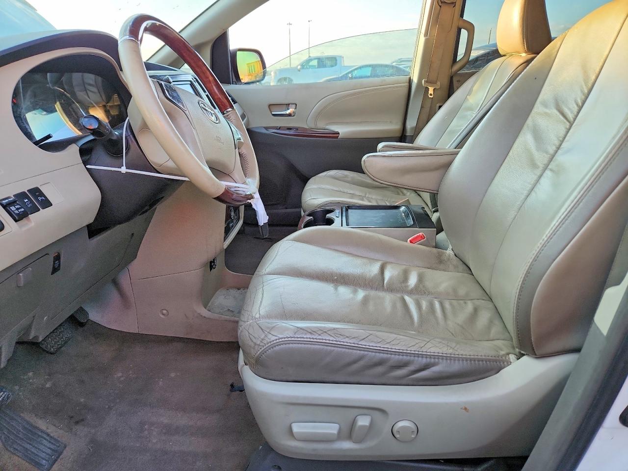 2011 Toyota Sienna Limited White vin: 5TDDK3DC0BS017933