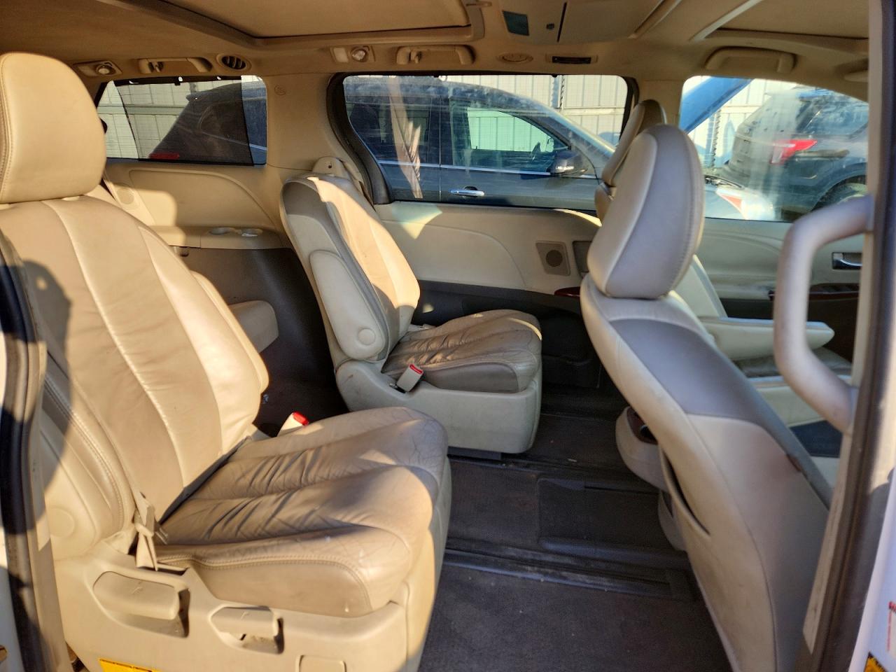 2011 Toyota Sienna Limited White vin: 5TDDK3DC0BS017933