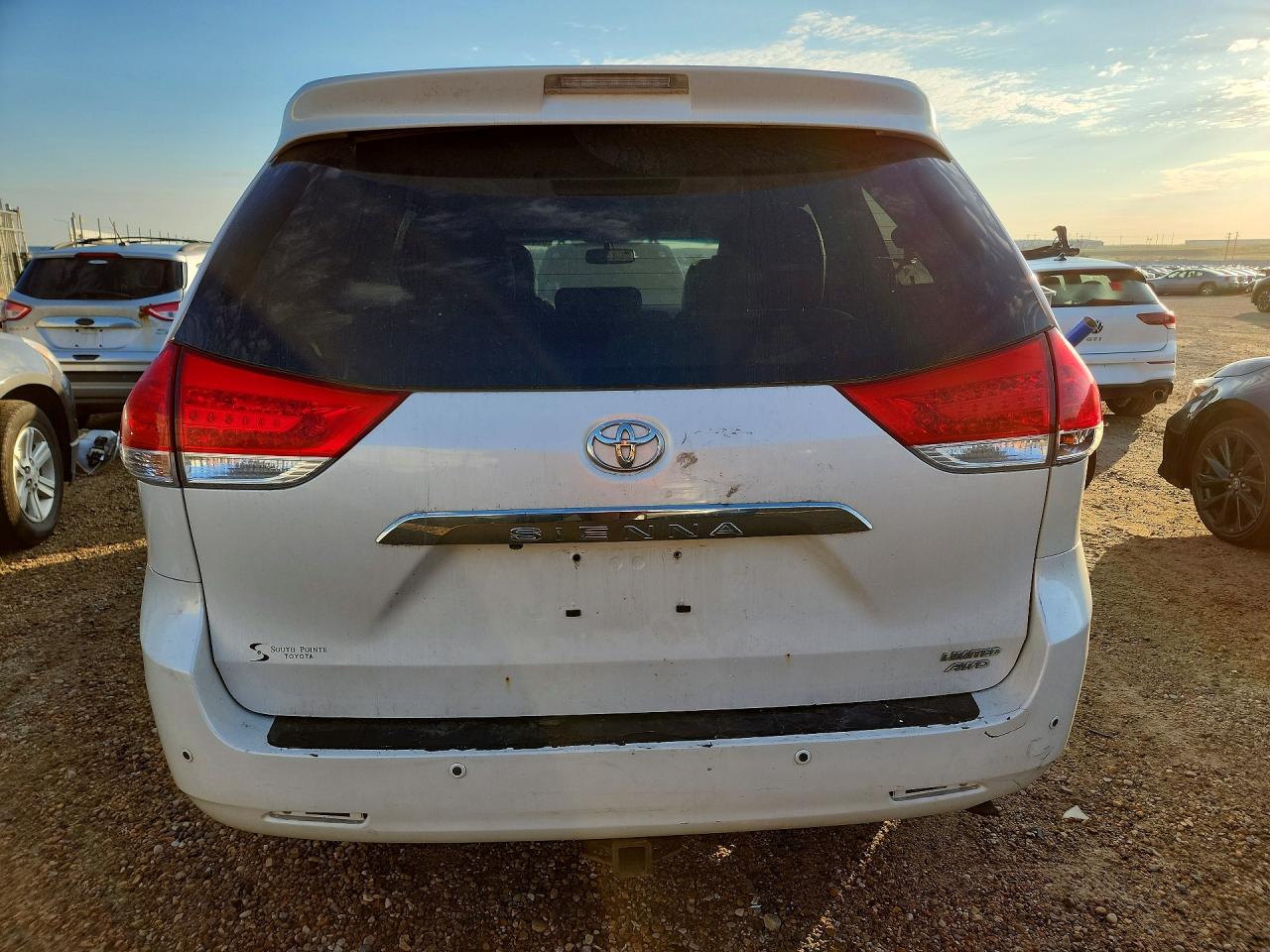 2011 Toyota Sienna Limited White vin: 5TDDK3DC0BS017933
