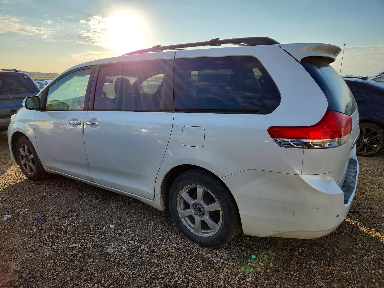 2011 Toyota Sienna Limited White vin: 5TDDK3DC0BS017933