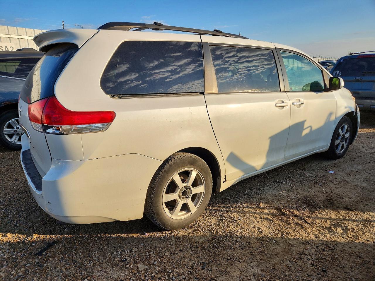 2011 Toyota Sienna Limited White vin: 5TDDK3DC0BS017933