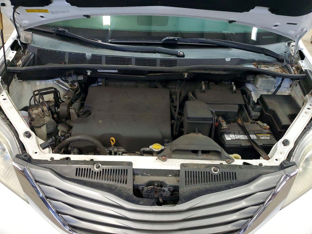 2011 Toyota Sienna Xle 7-passenger White vin: 5TDDK3DC0BS019018