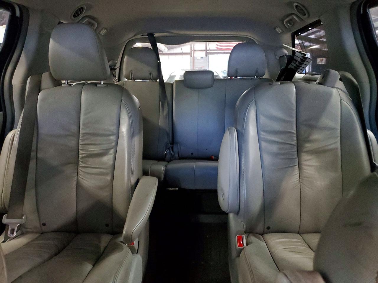 2011 Toyota Sienna Xle 7-passenger White vin: 5TDDK3DC0BS019018