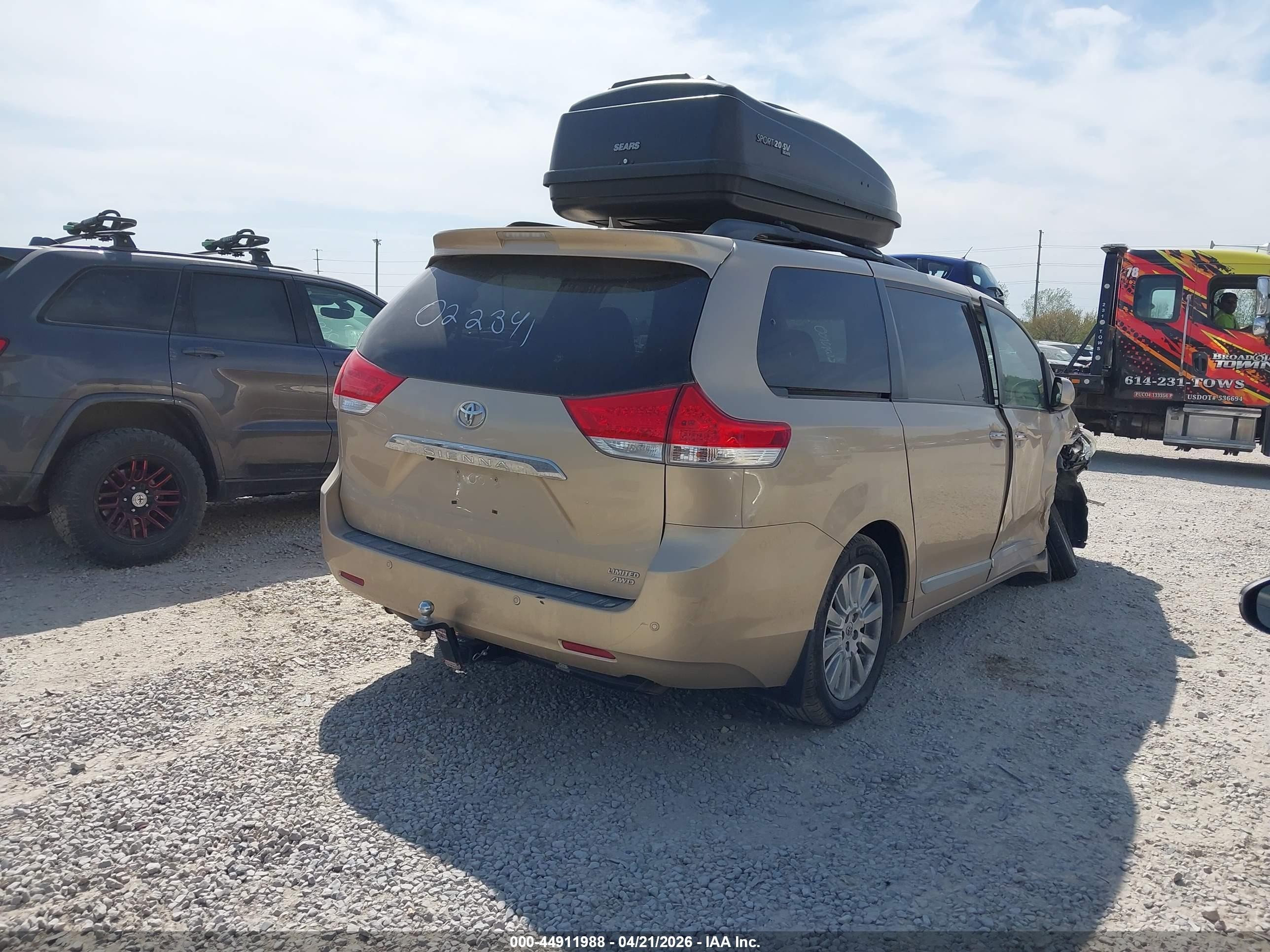 2011 Toyota Sienna Limited Gold vin: 5TDDK3DC0BS022341