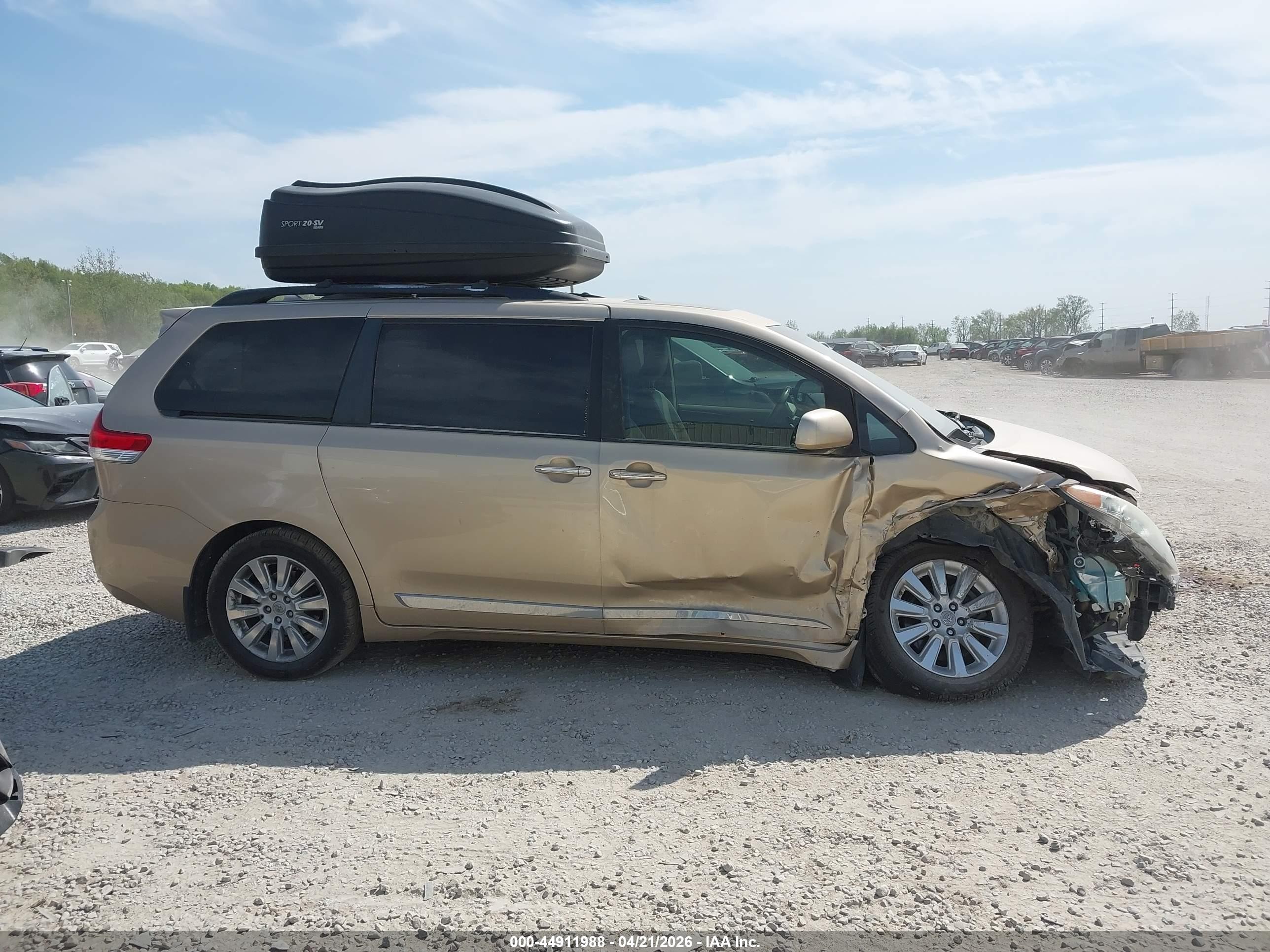 2011 Toyota Sienna Limited Gold vin: 5TDDK3DC0BS022341