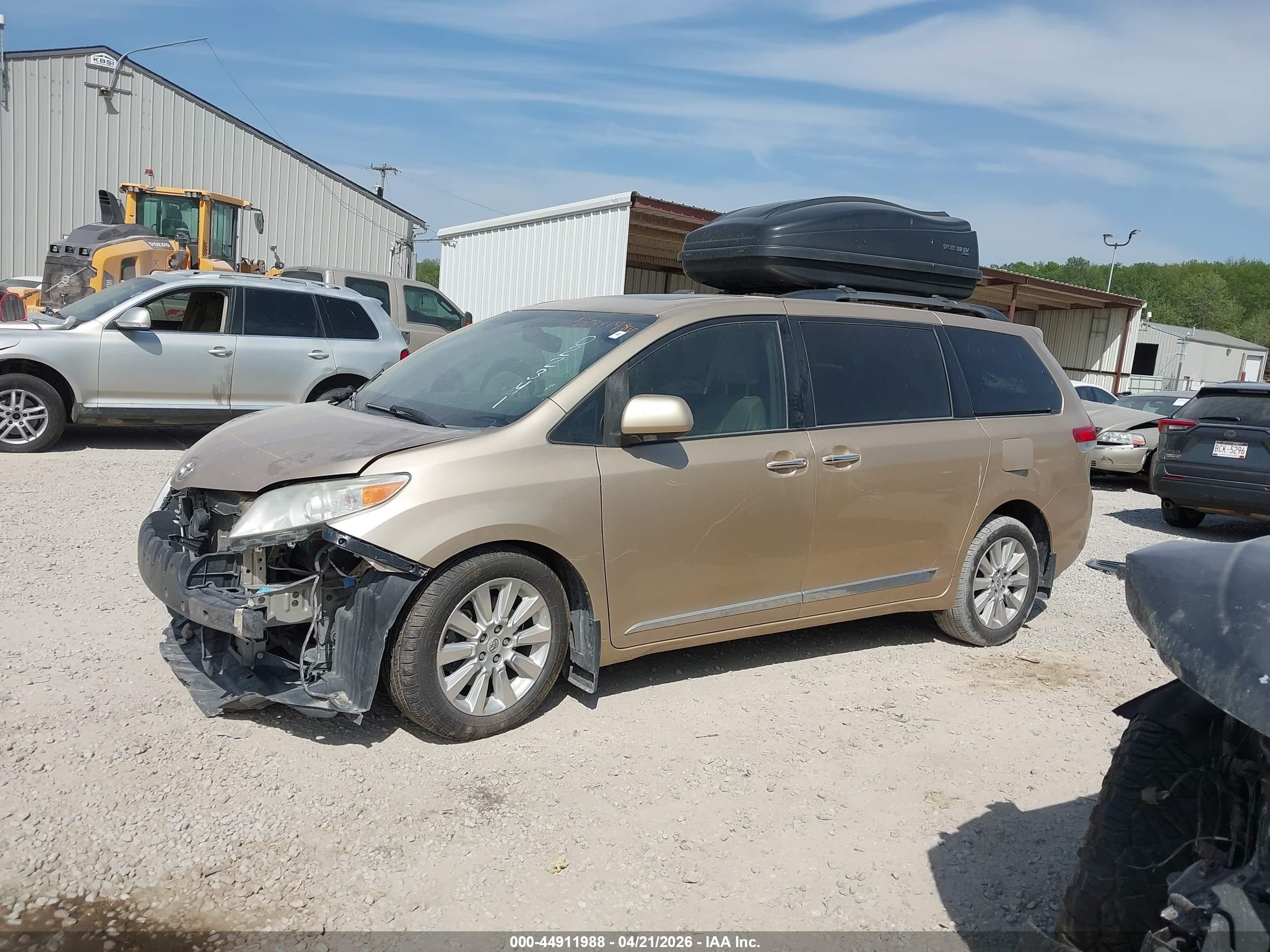 2011 Toyota Sienna Limited Gold vin: 5TDDK3DC0BS022341