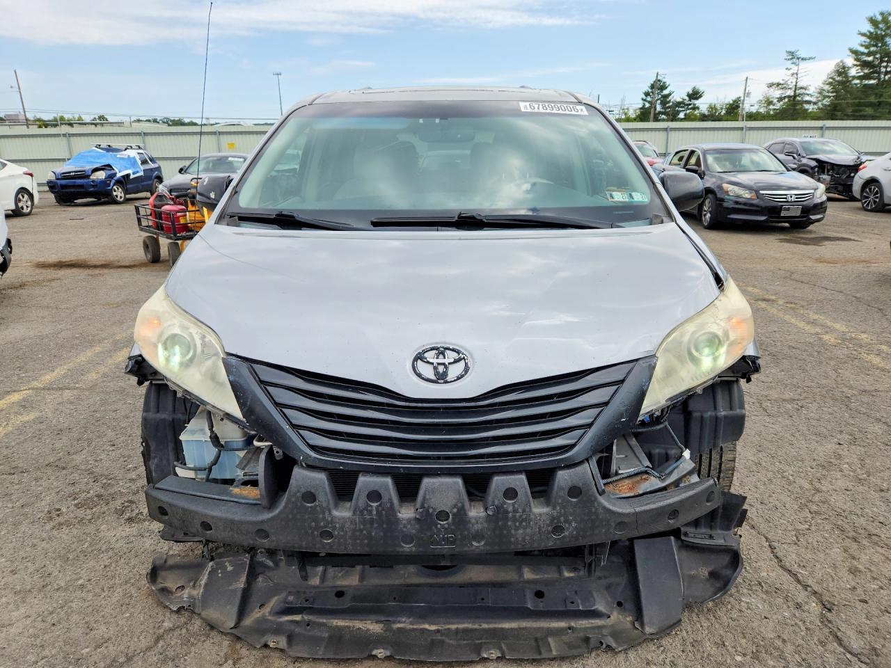 2012 Toyota Sienna Xle 7-passenger Silver vin: 5TDDK3DC0CS042364